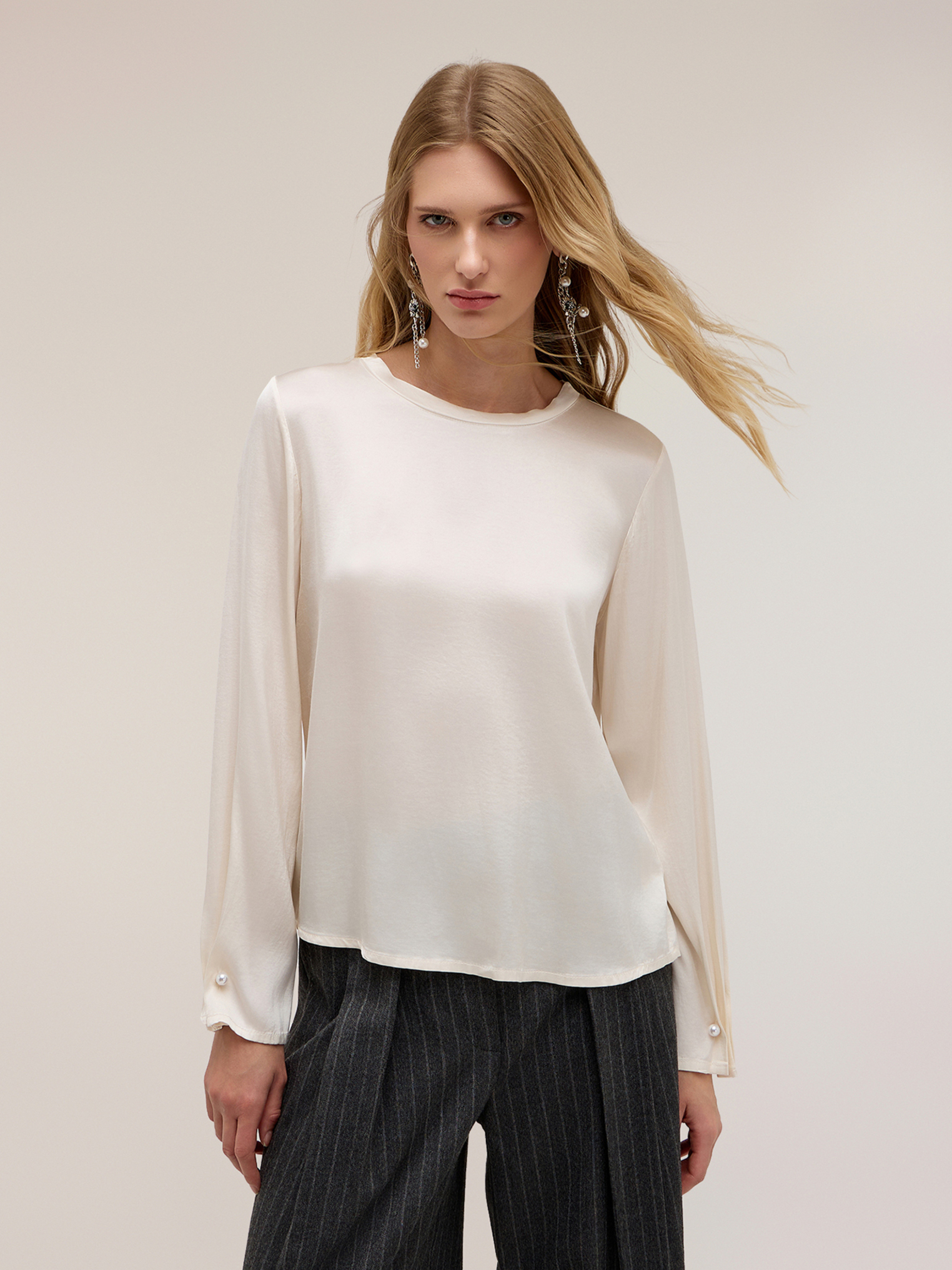 Blouse avec boutons de manchette à perle The Tailoring Lab, MOTIVI