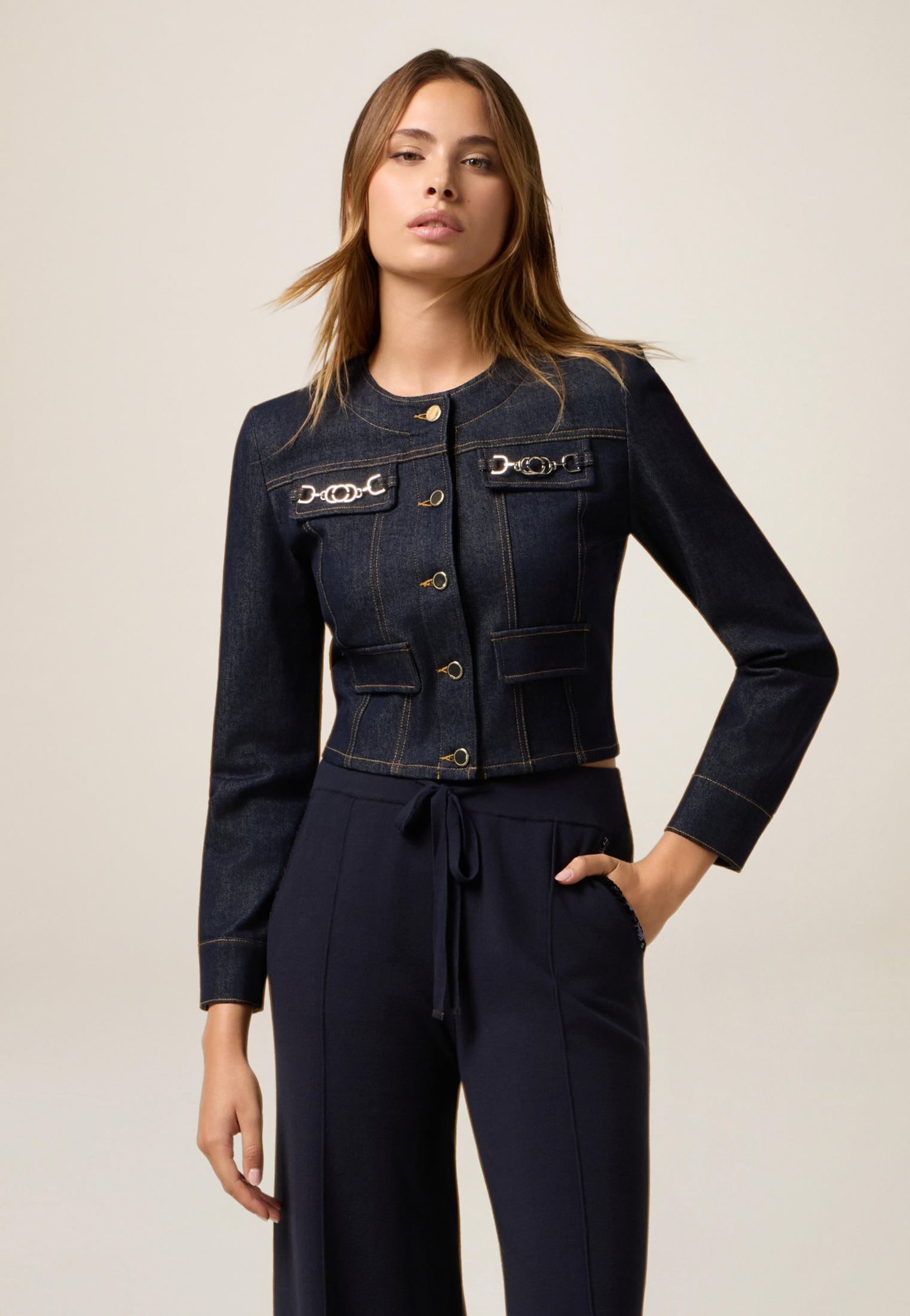 Veste, OLTRE