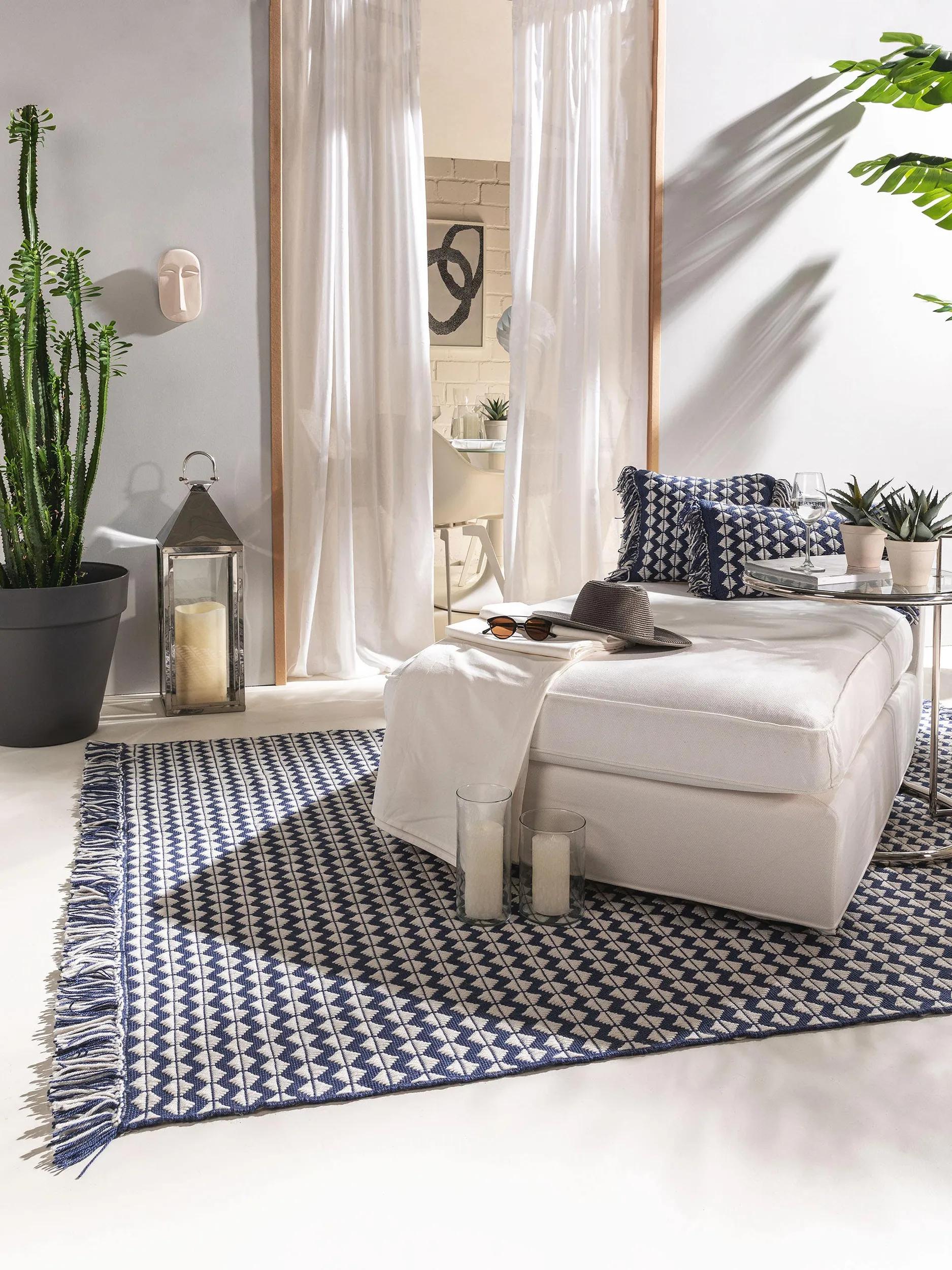 Tapis fabriqué à partir de matériaux recyclés tissé main MORTY, BENUTA