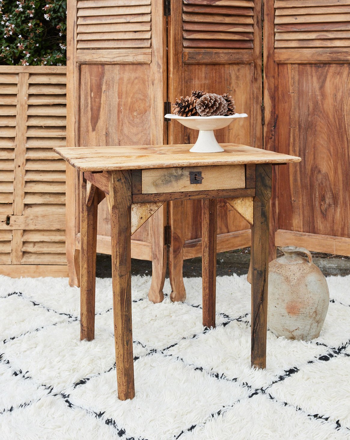 Table d'appoint en bois vintage Francine N°1553 - Bon état, DEBONGOUT