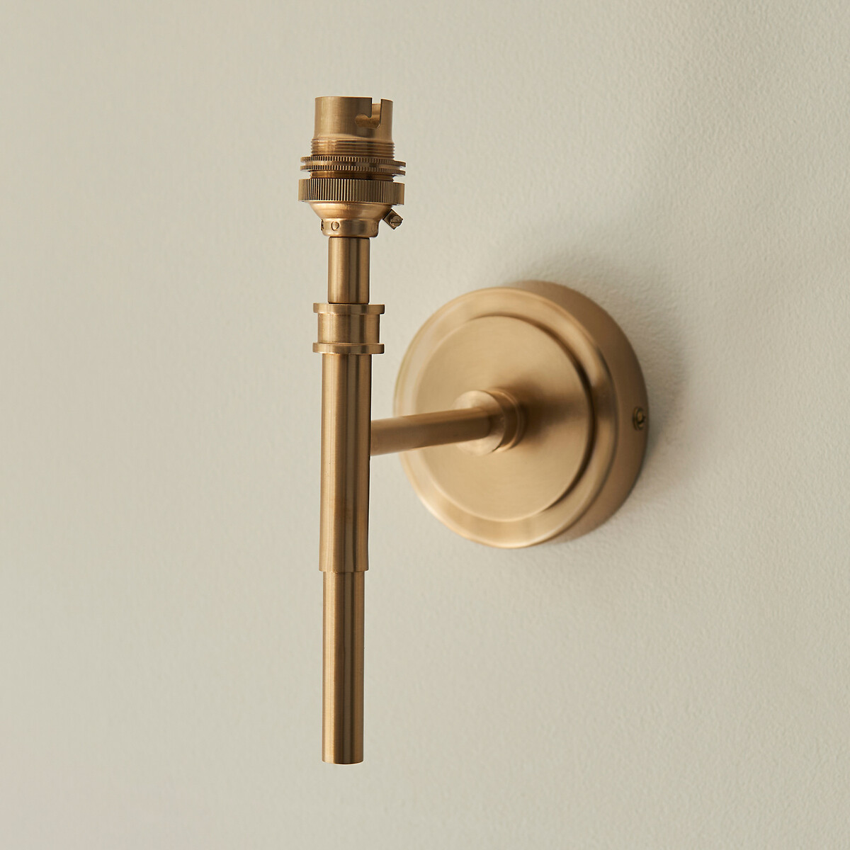 Chad Wall Light in Aged Brass, ÉDITÉ