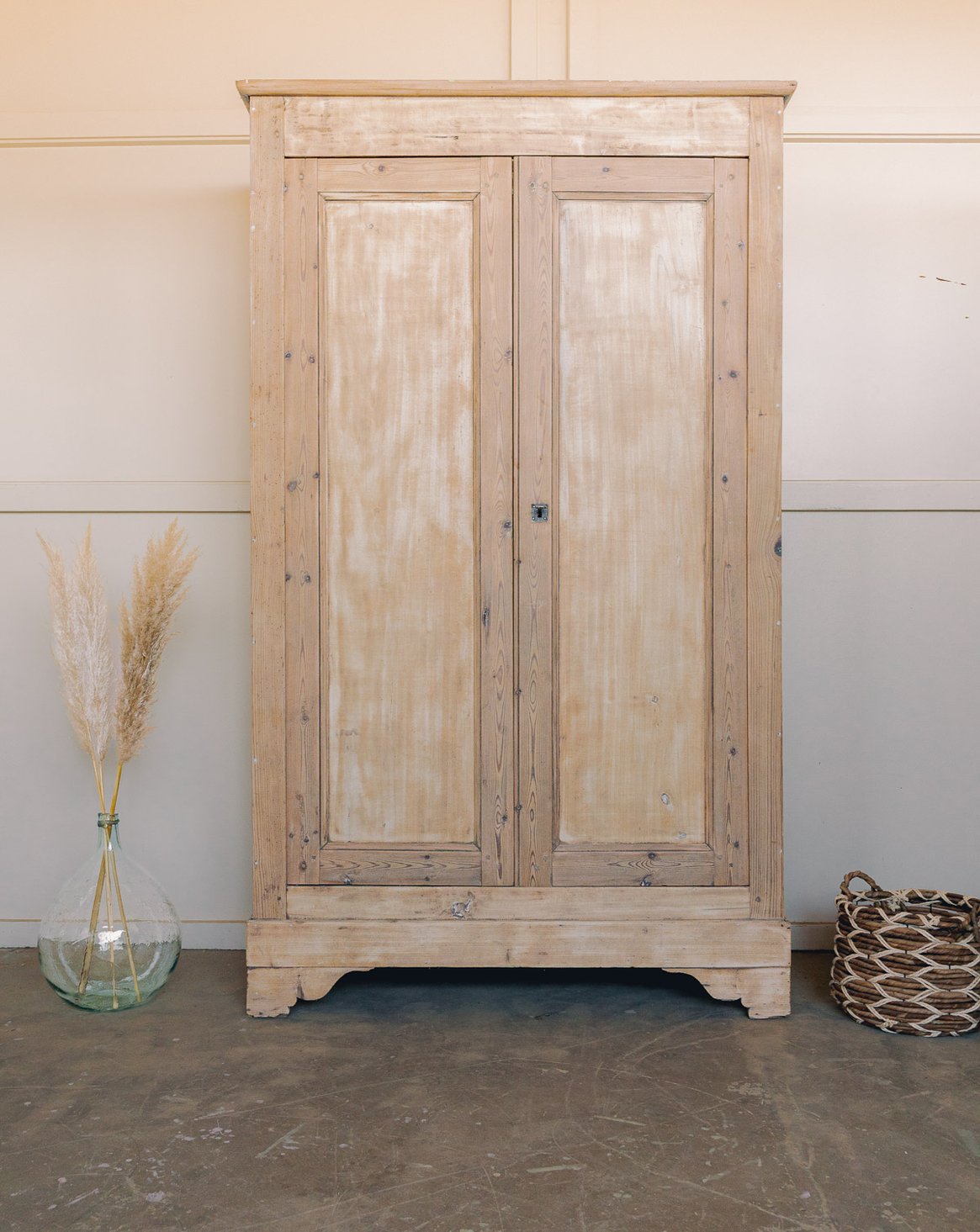 Armoire de campagne en bois clair rénovée Blandine N°501 - Bon état, DEBONGOUT