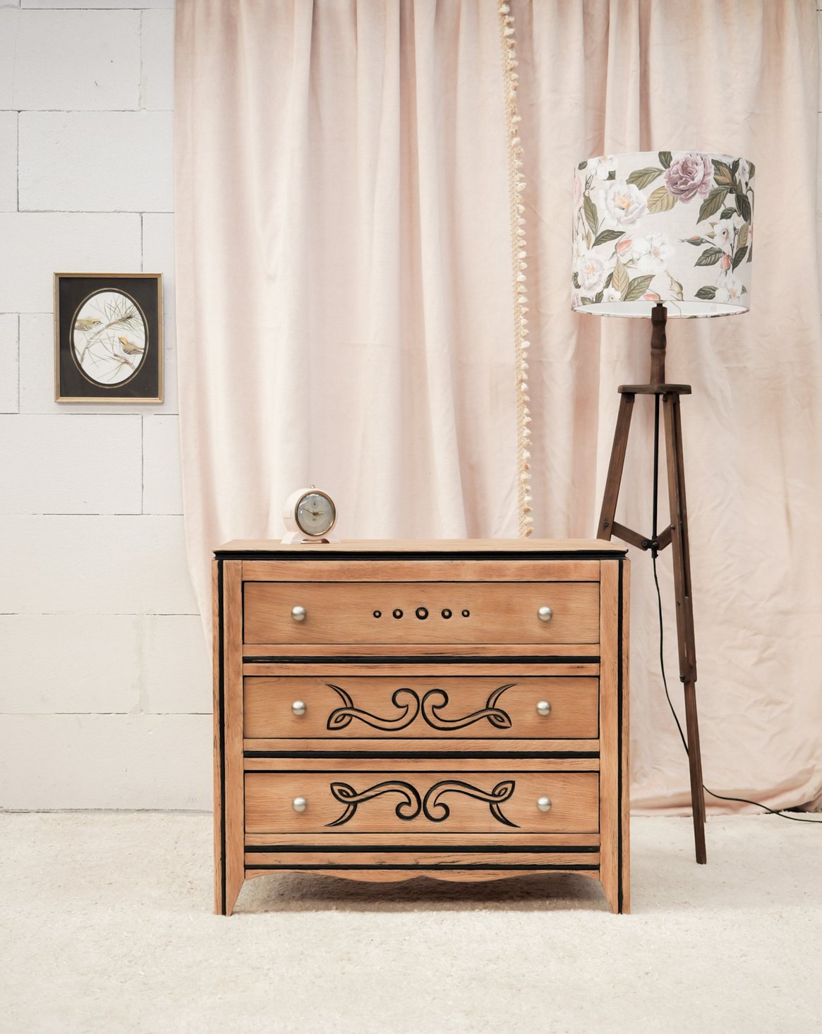 Commode en bois et motifs Olga N°1096 - Bon état, DEBONGOUT