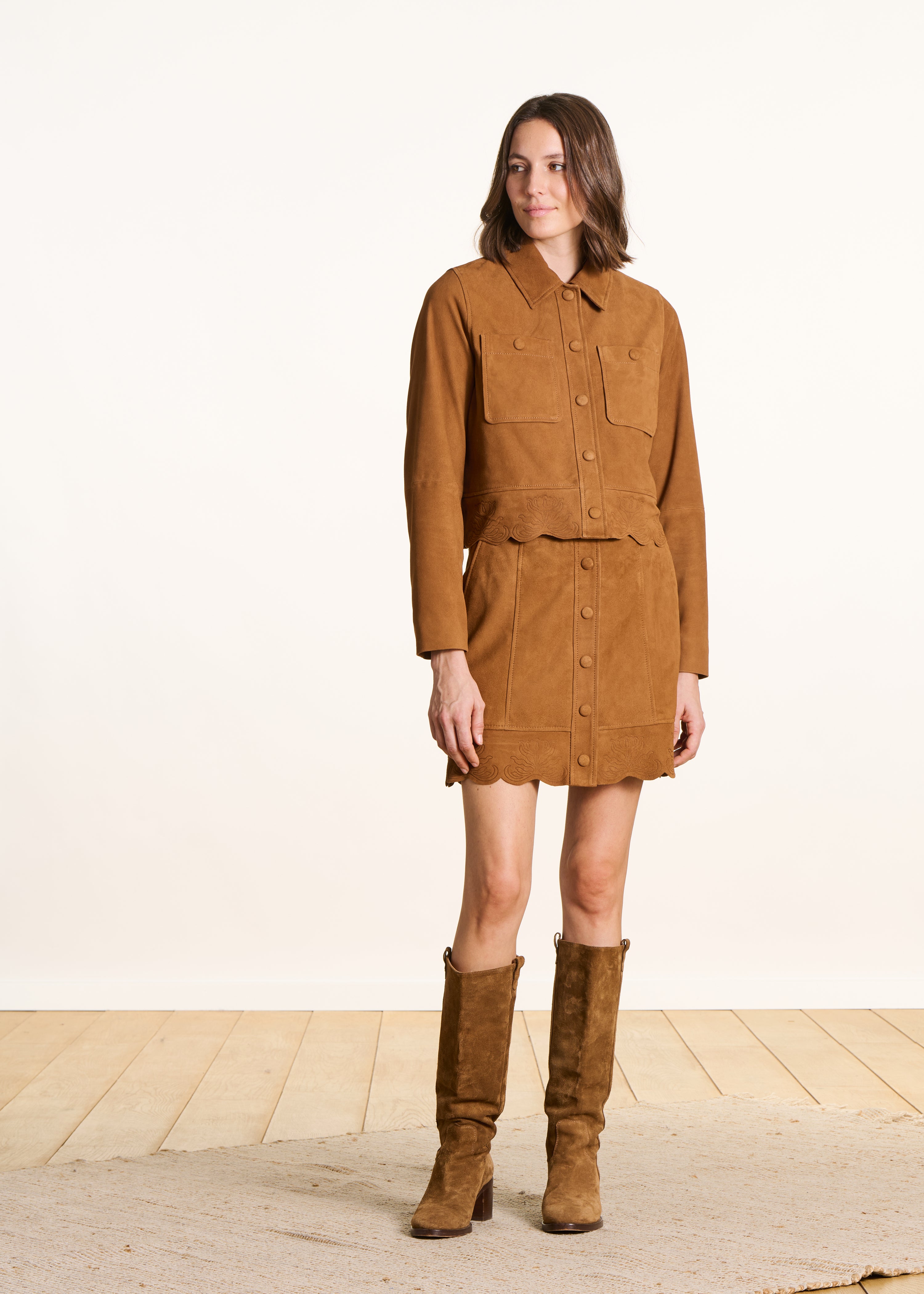 Jupe courte droite en cuir, LA FEE MARABOUTEE