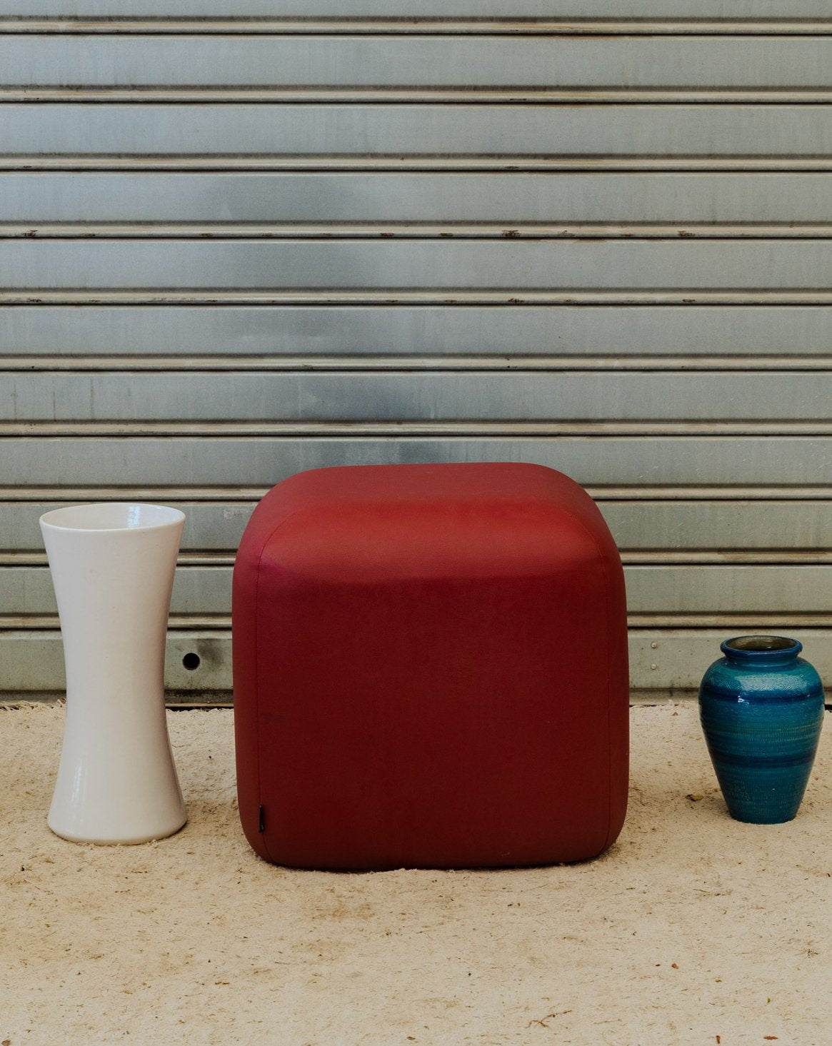 Pouf en cuir rouge Jean-Philippe N°108 - Bon état, DEBONGOUT