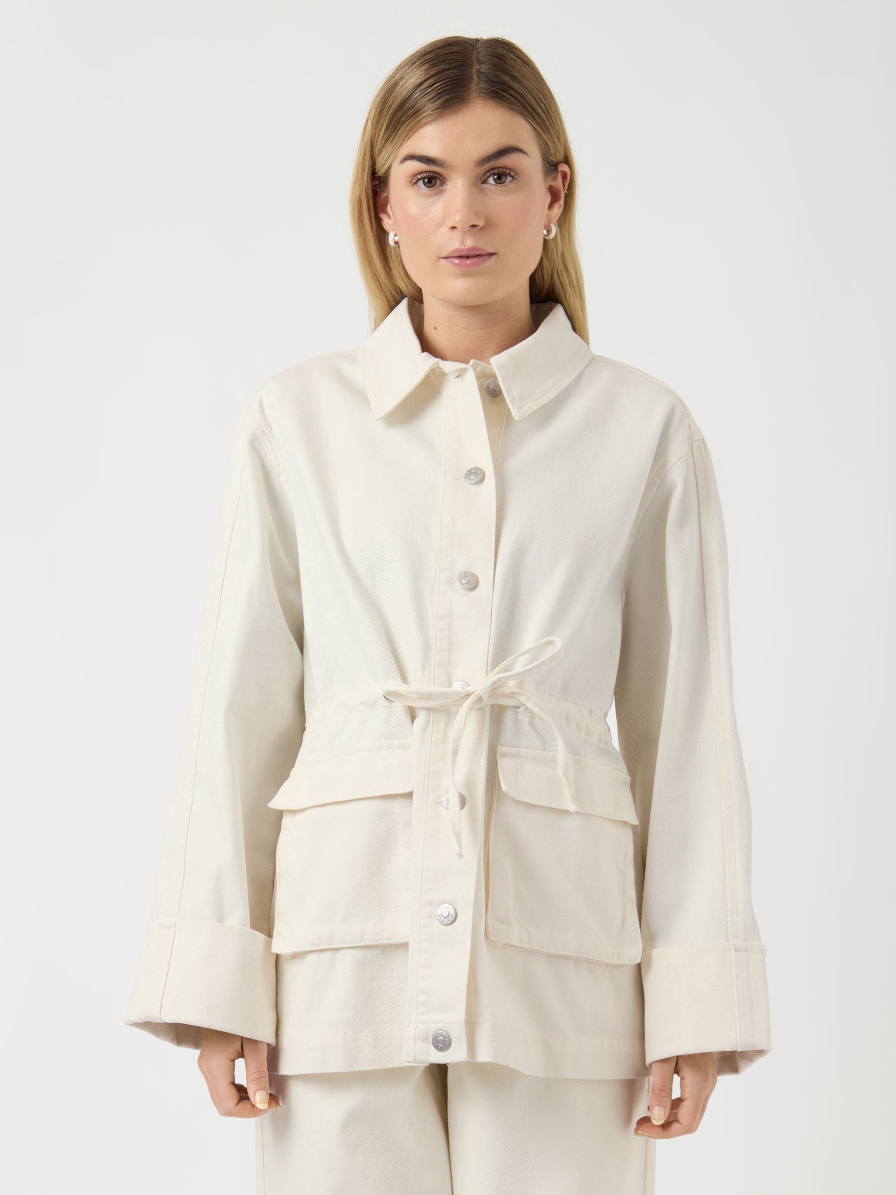 Veste, YAS