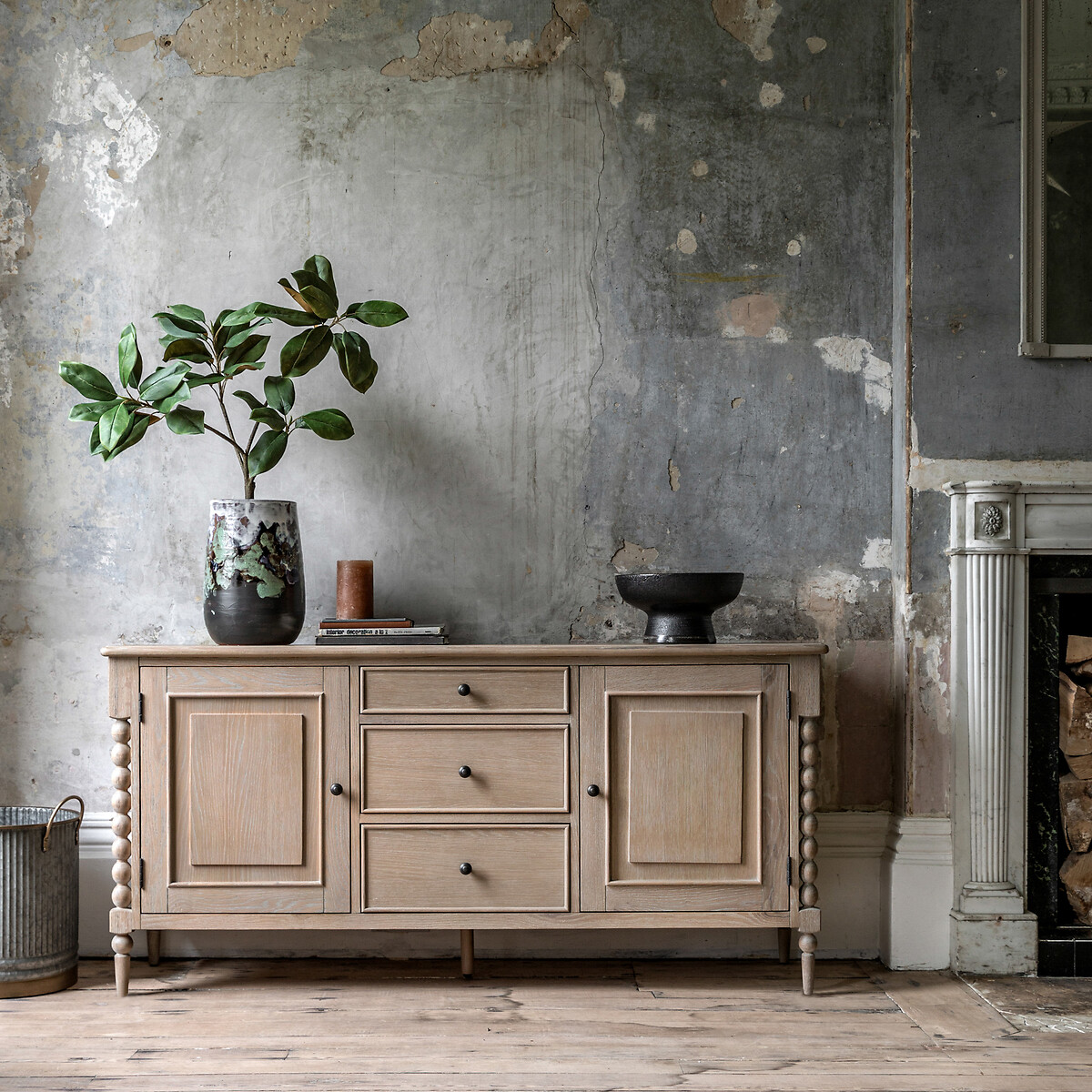 Ames Oak Sideboard with Pompom Legs, ÉDITÉ