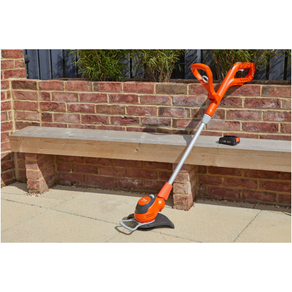 18v easitrim plus 230 cordless 2 in 1 grass trimmer kit orange grey Flymo La Redoute