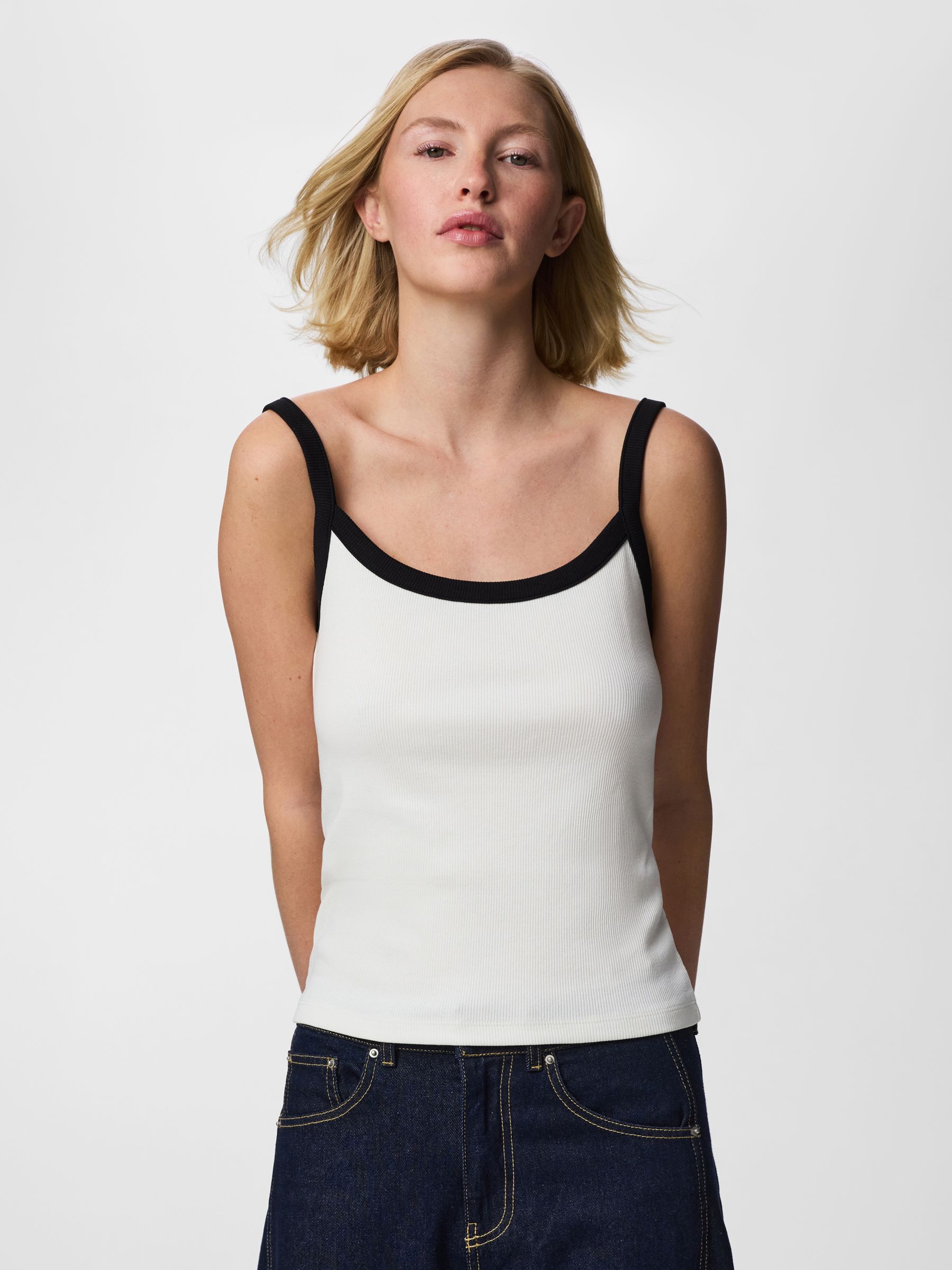 Top À Bretelles, PIECES