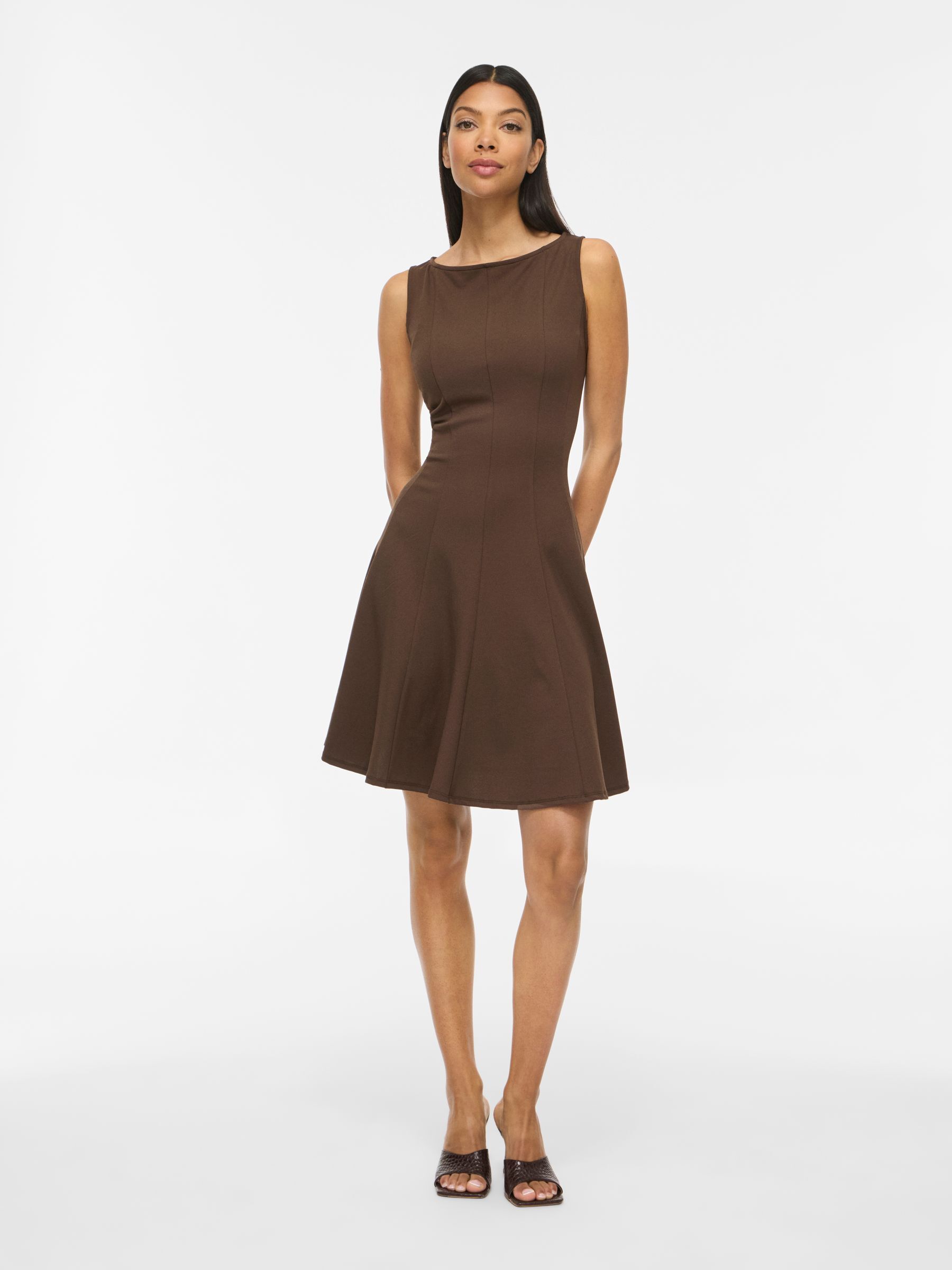 Robe Courte, VILA