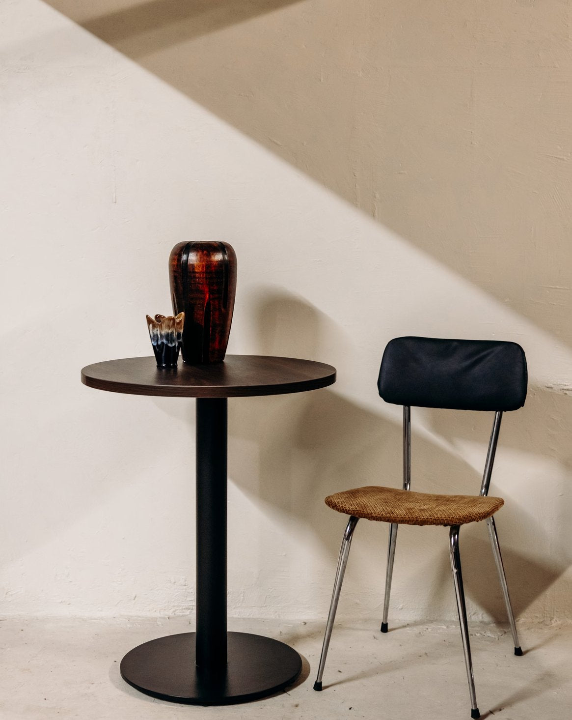 Table à manger mélaminée en bois foncé Karla N°1276 - Bon état, DEBONGOUT