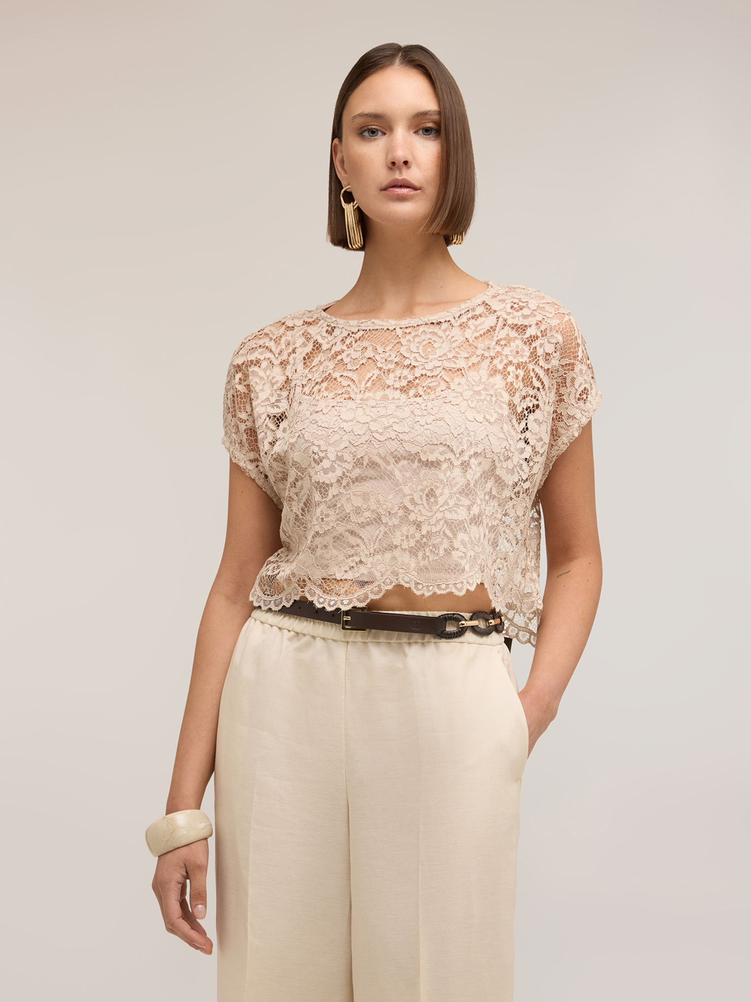Blouse courte, MOTIVI