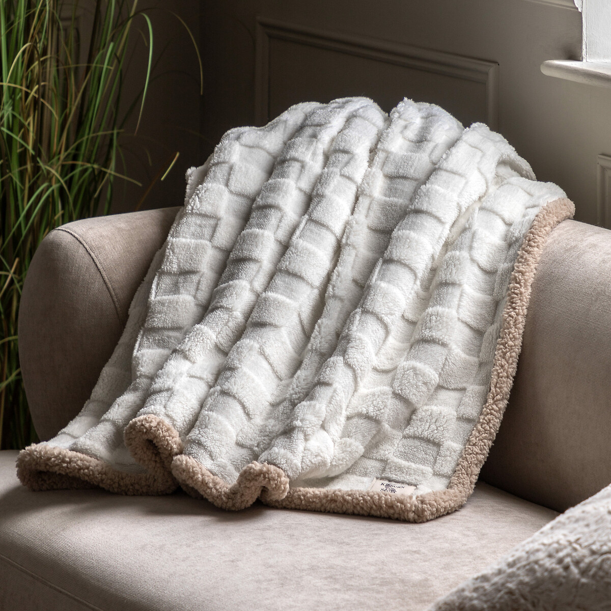 Checked Sherpa Throw, ÉDITÉ