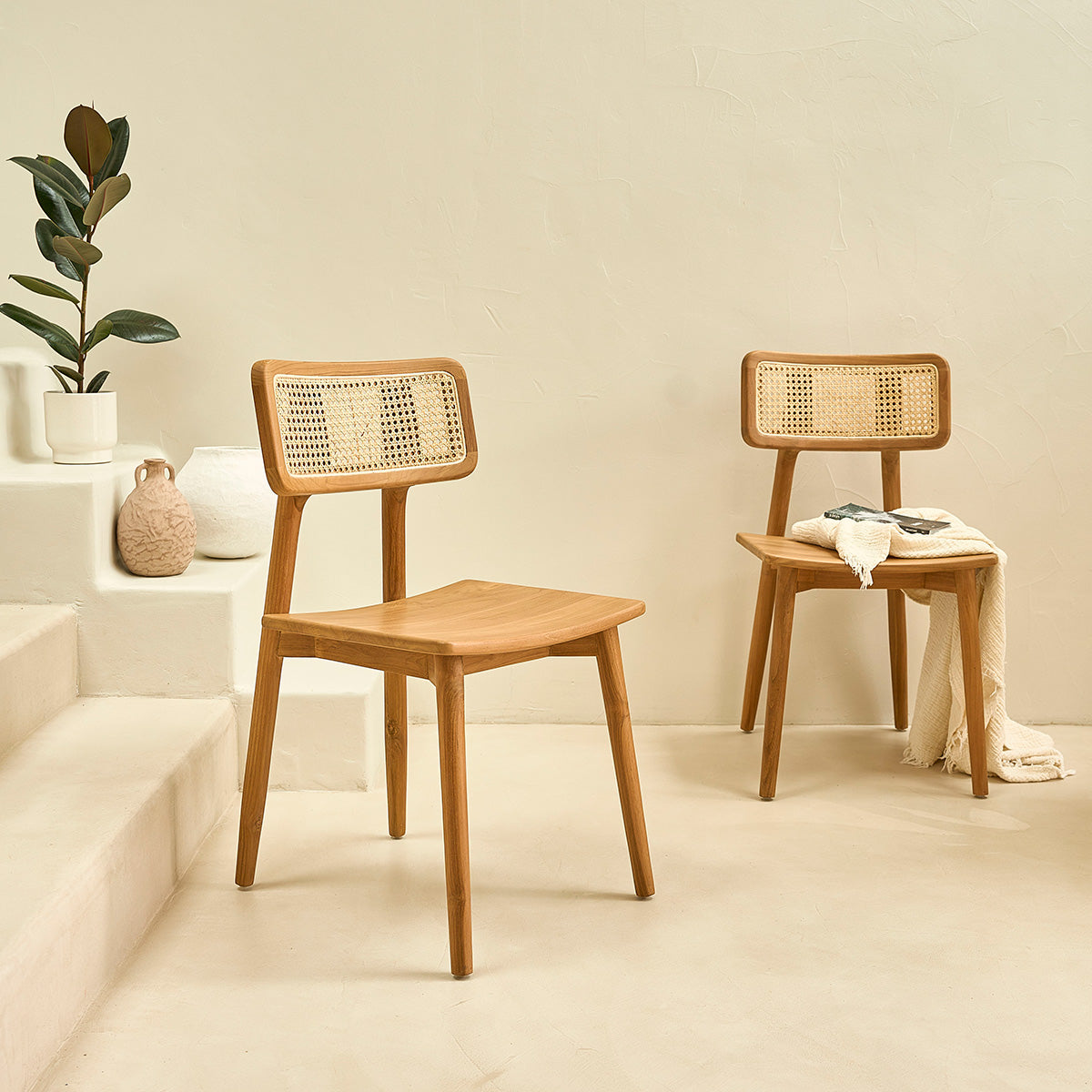 Lot de 2 chaises en teck massif et cannage  SIXTINE, BERAH GETAH