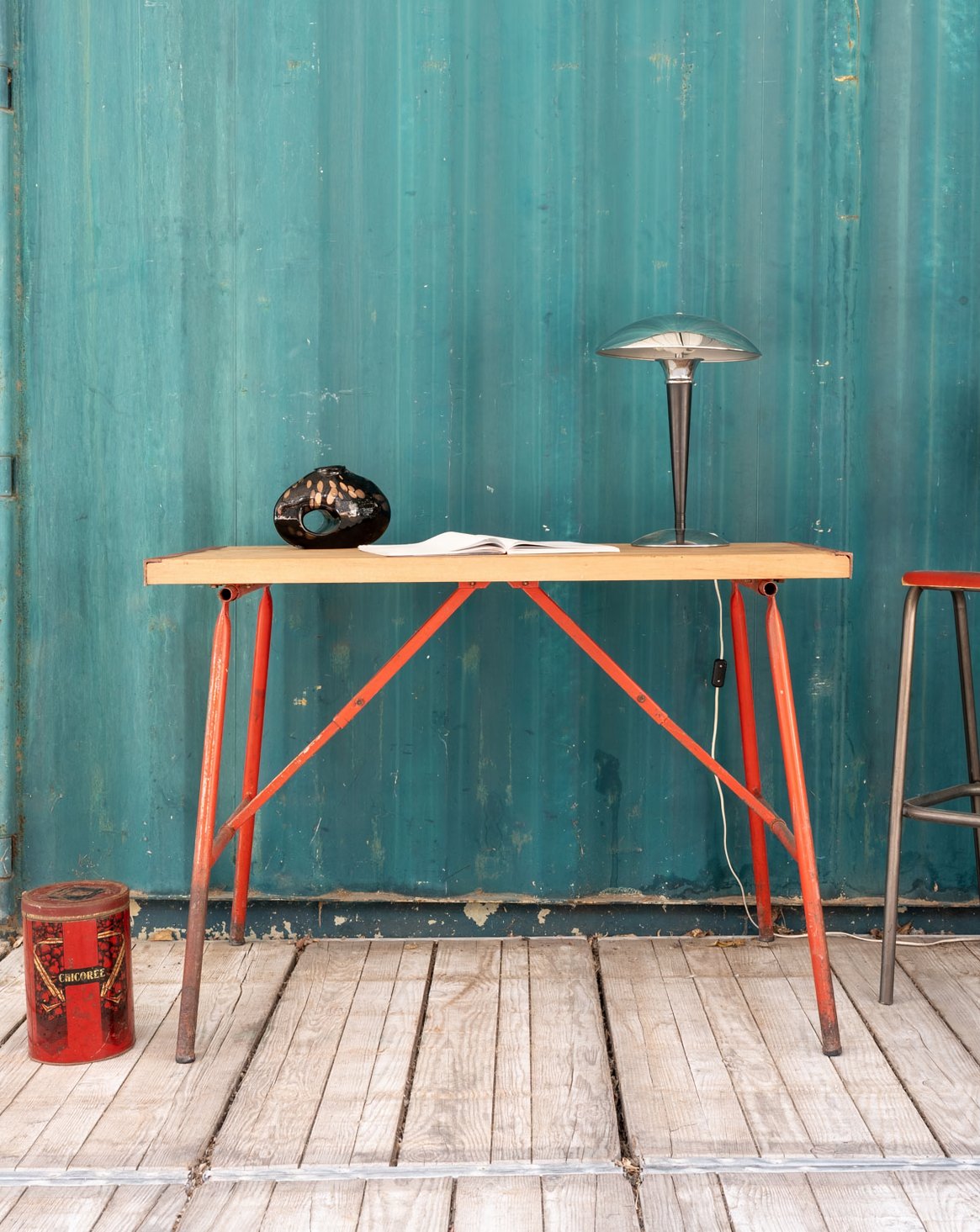 Bureau en bois et métal rouge Edouard N°1027 - Bon état, DEBONGOUT