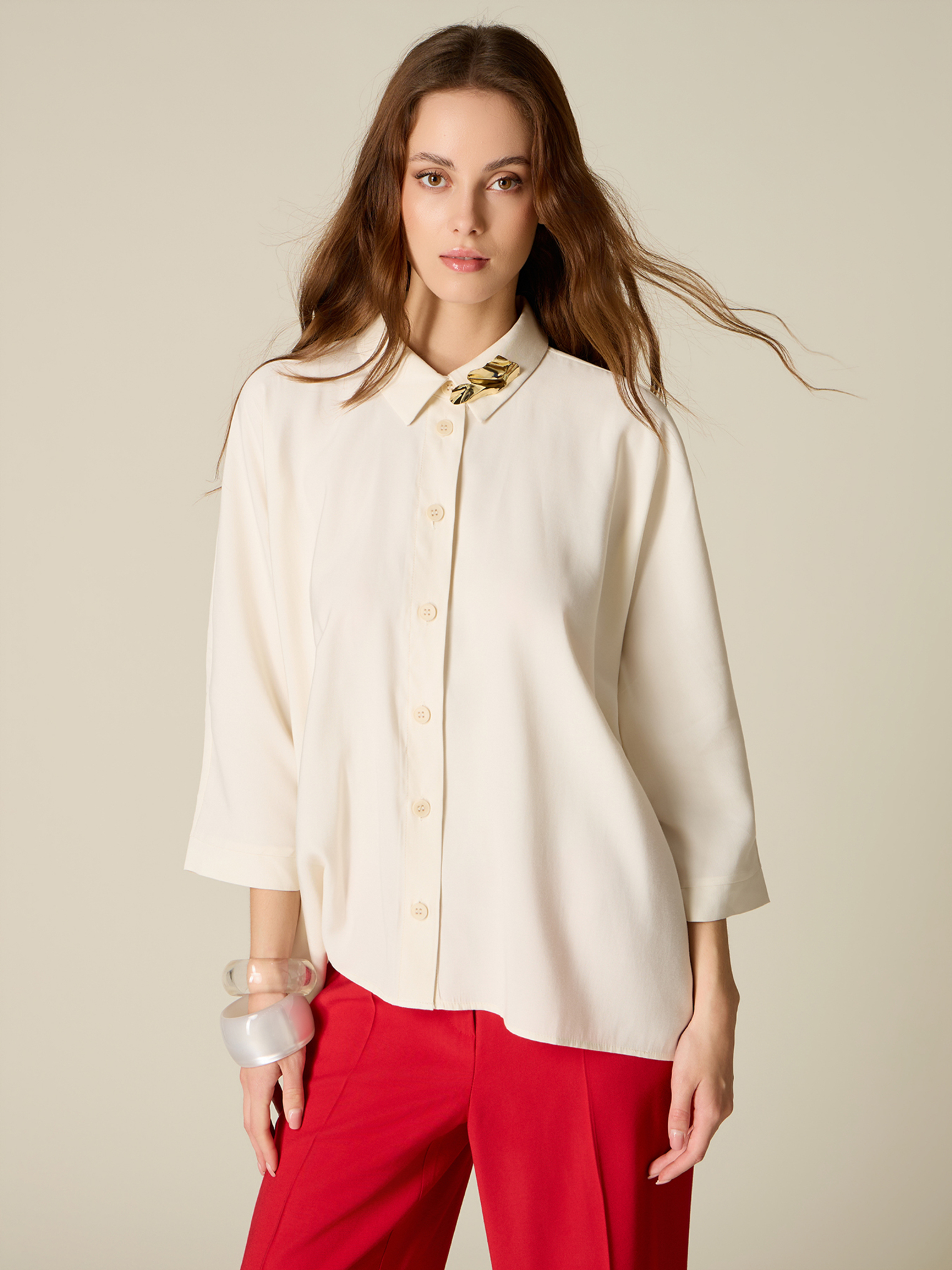Chemise avec broche métallique, OLTRE
