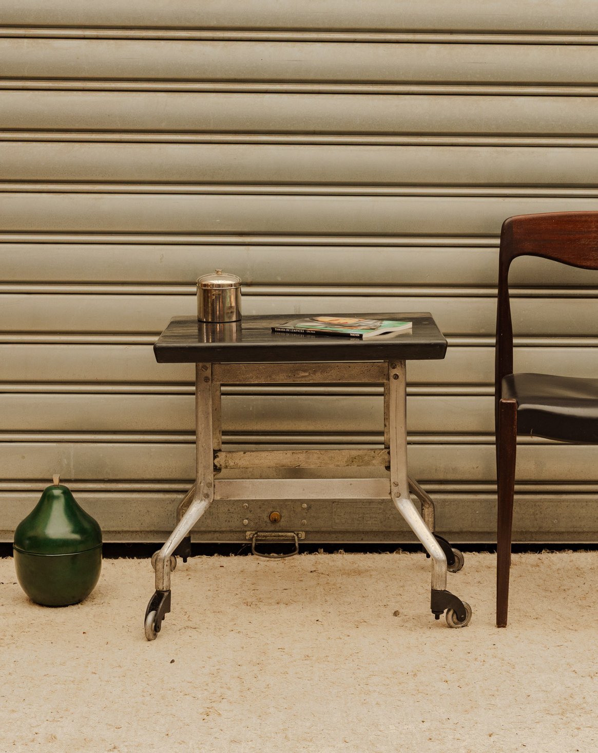 Table d'appoint industrielle en fer Hanna N°1627 - Bon état, DEBONGOUT