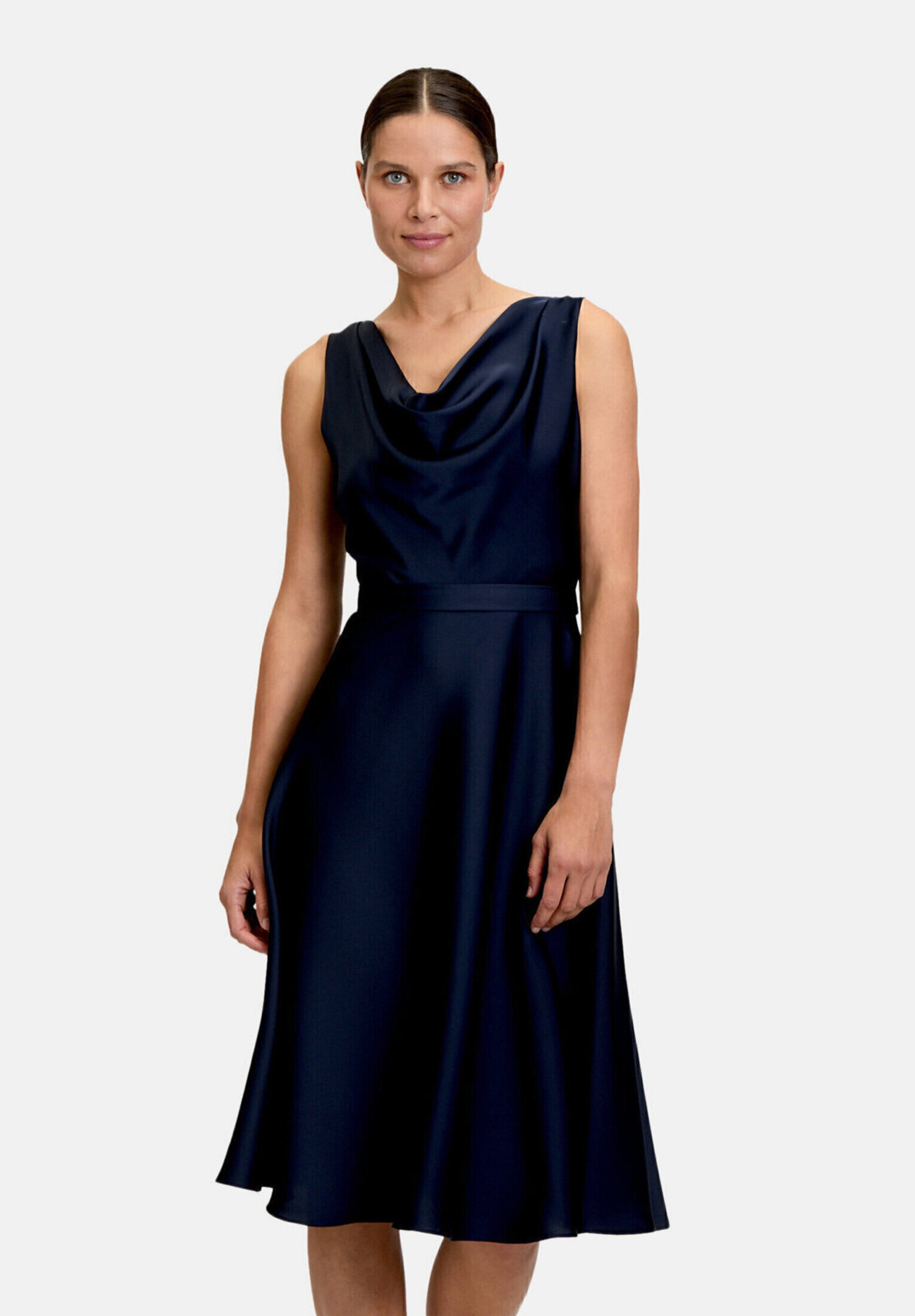 Robe de cocktail à encolure bénitier, VERA MONT