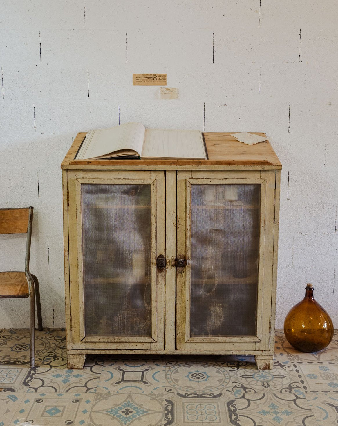 Garde-manger en bois beige Guy N°36 - Bon état, DEBONGOUT