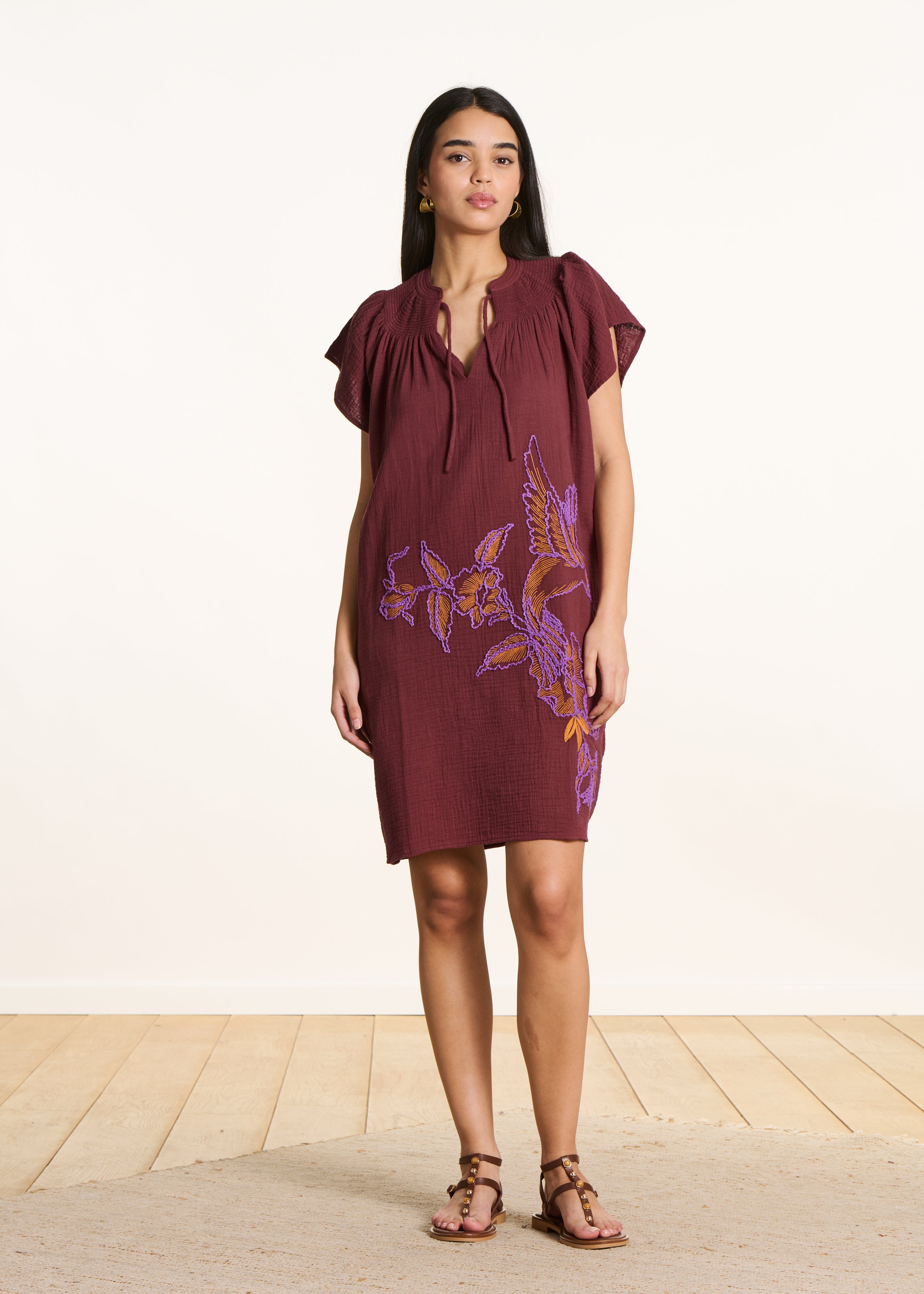 Robe courte en gaze de coton brodée col V, LA FEE MARABOUTEE