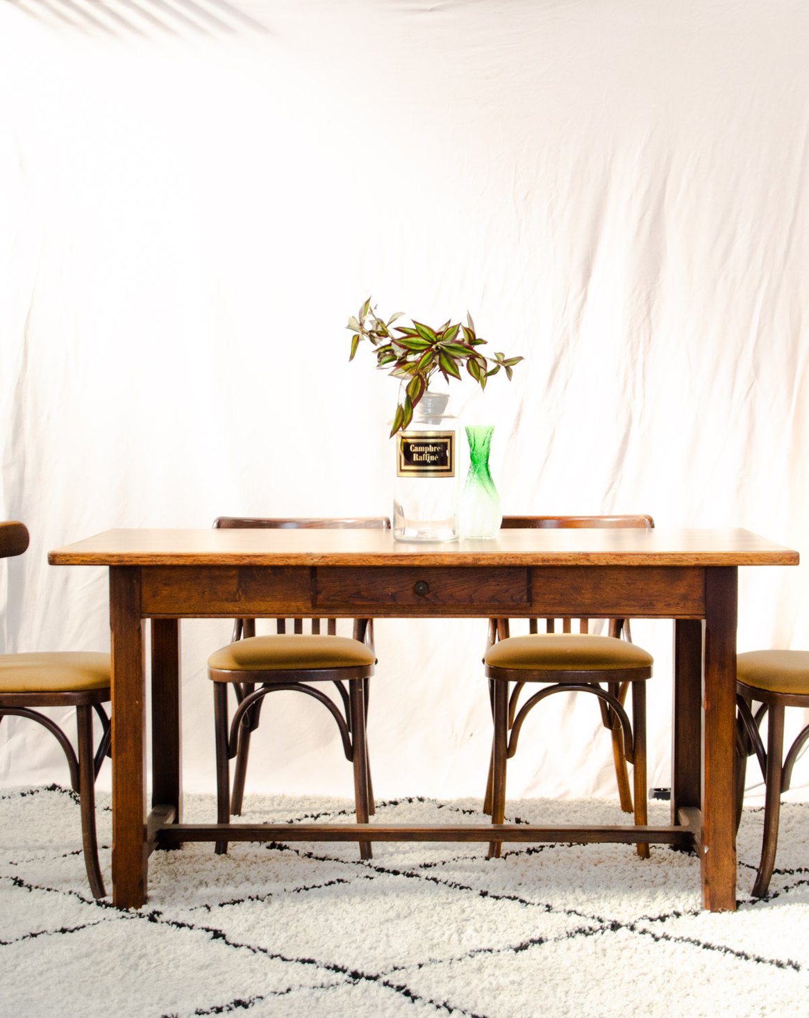 Table à manger en chêne foncé Romy N°1609 - Bon état, DEBONGOUT