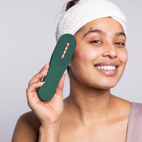 Xo lightsout led light therpapy silicone cleansing brush, green, Magnitone  | La Redoute