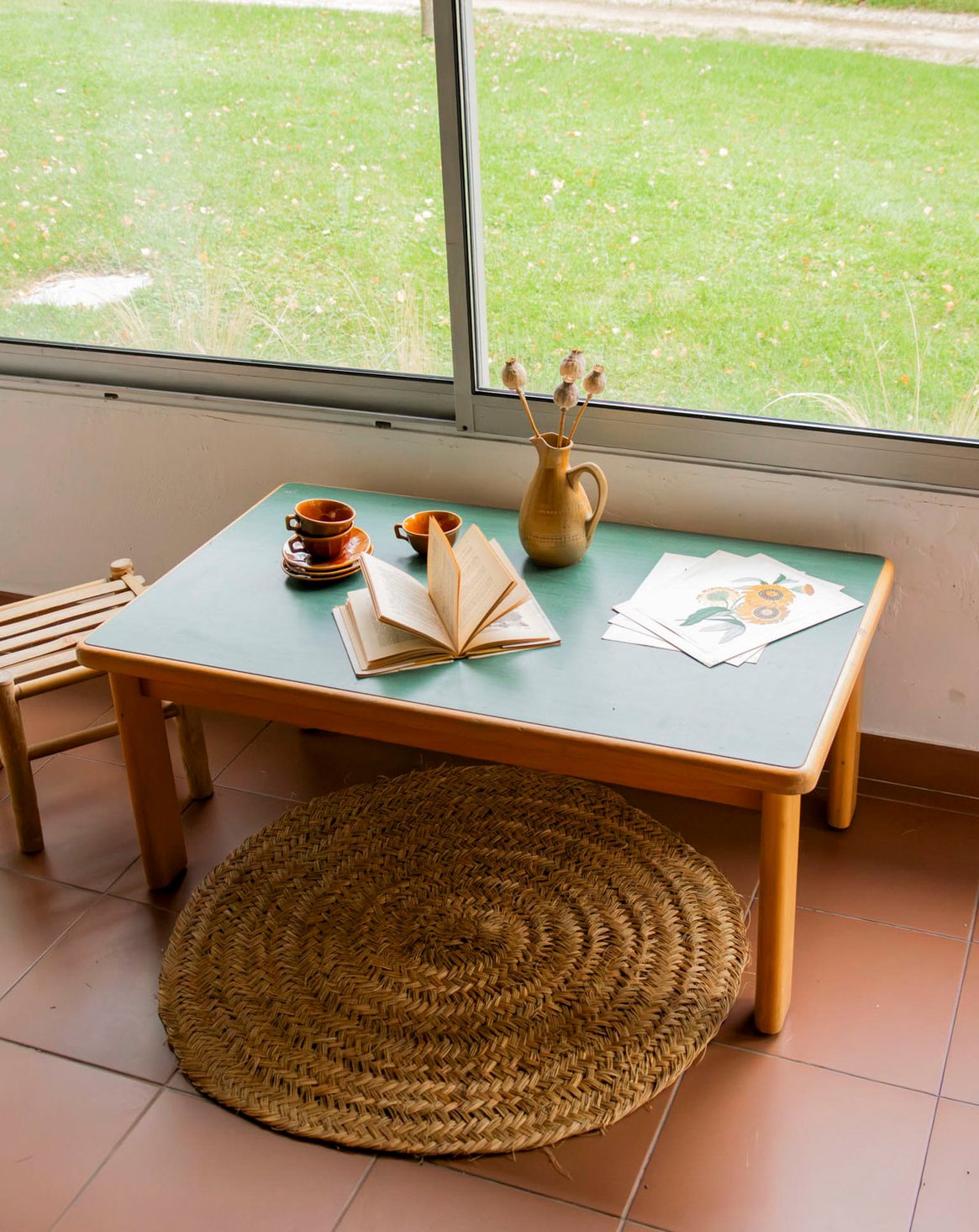 Table basse au plateau vert forêt Donna N°1606 - Bon état, DEBONGOUT