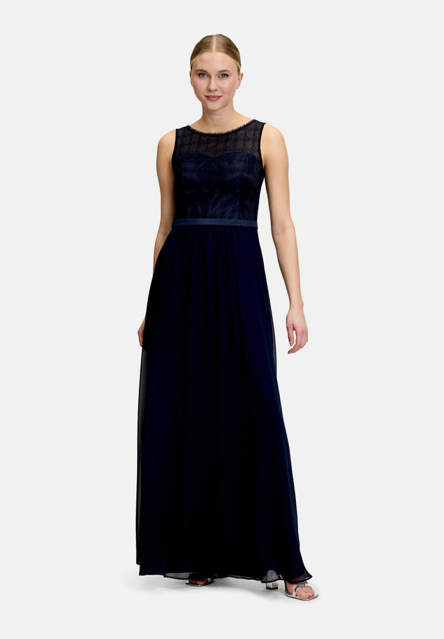 Robe de soirée en dentelle, VERA MONT