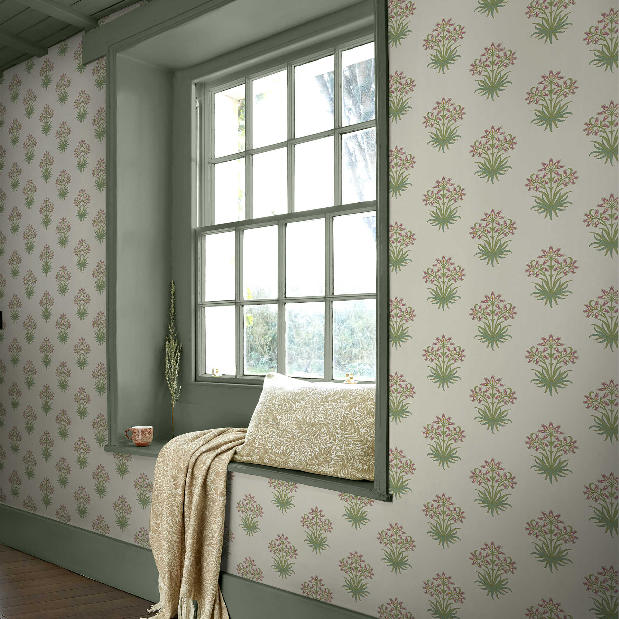 Papier peint fleuri Hyacinth Pink Cedar, WILLIAM MORRIS AT HOME