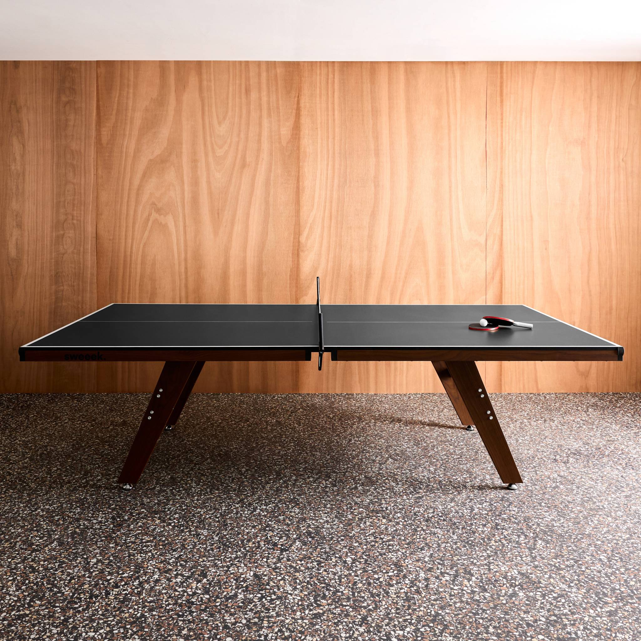 Table de ping pong intérieur deluxe avec 2 raquettes et 3 balles  TABLE DE PING PONG INTÉRIEUR DELUXE, SWEEEK