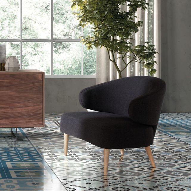 fauteuil marion rembourre en tissu gris avec pieds frene par zendart selection