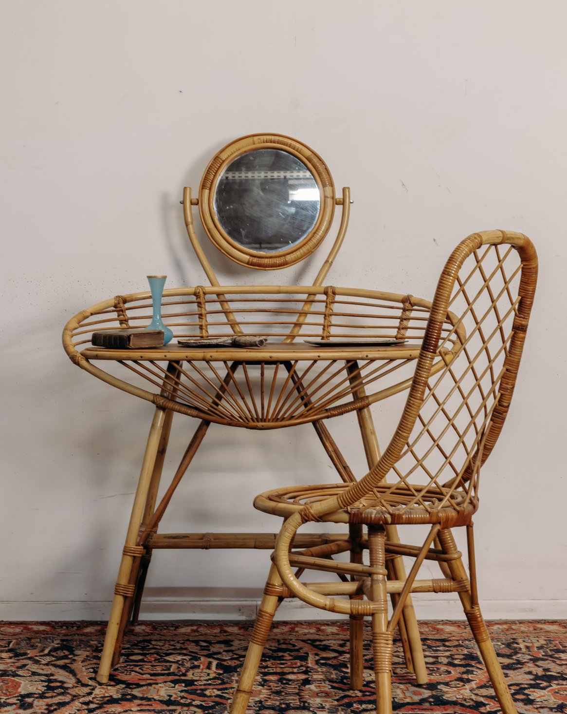 Coiffeuse et sa chaise en rotin Louise N°354 - Bon état, DEBONGOUT