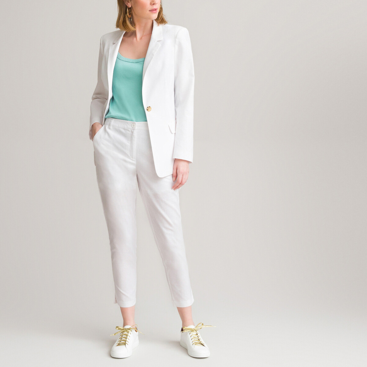 5 looks con pantalón de lino blanco Inspírate  White linen pants,  Linen pants outfit, Pant outfits for women