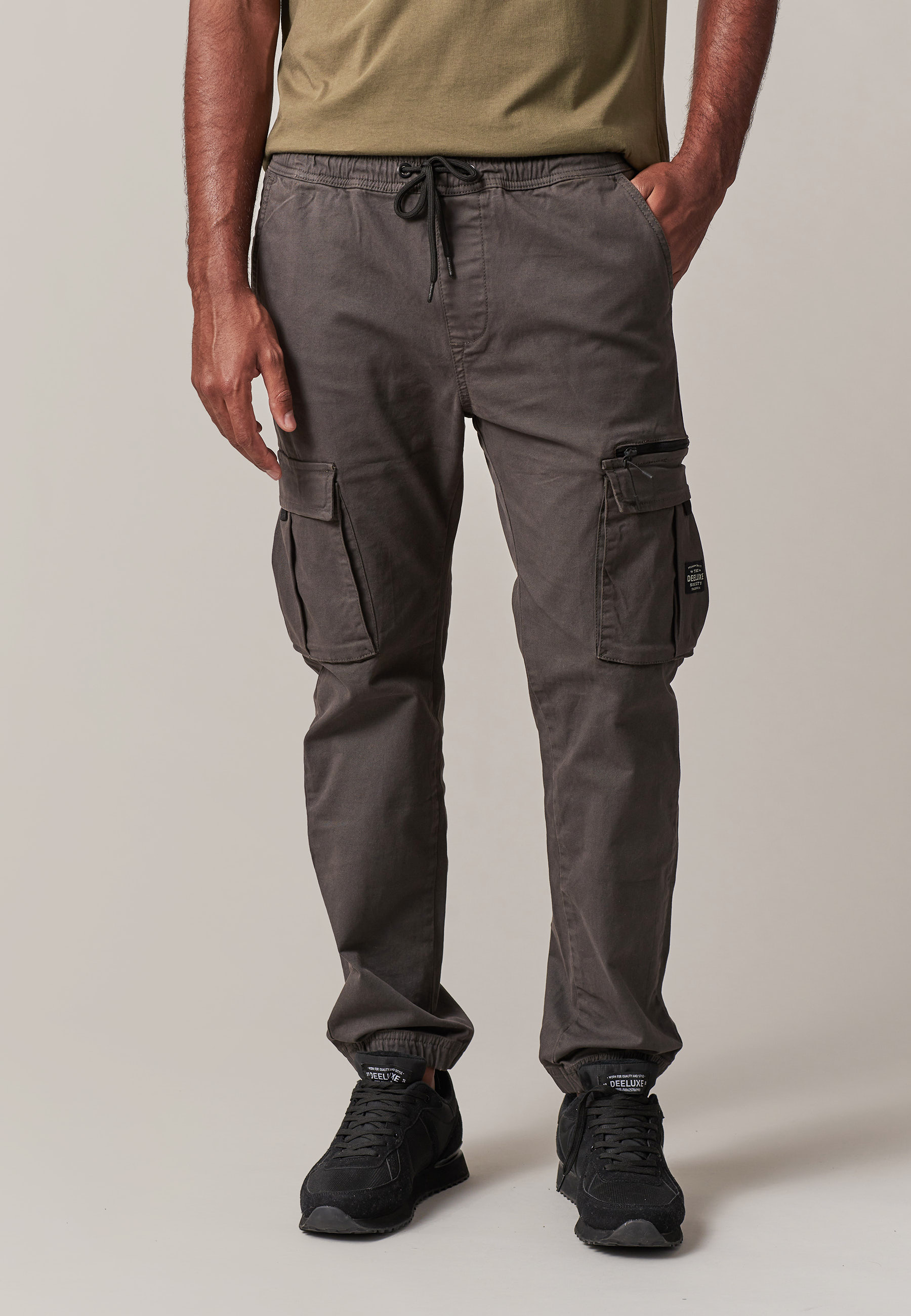Pantalon cargo deeluxe 2025