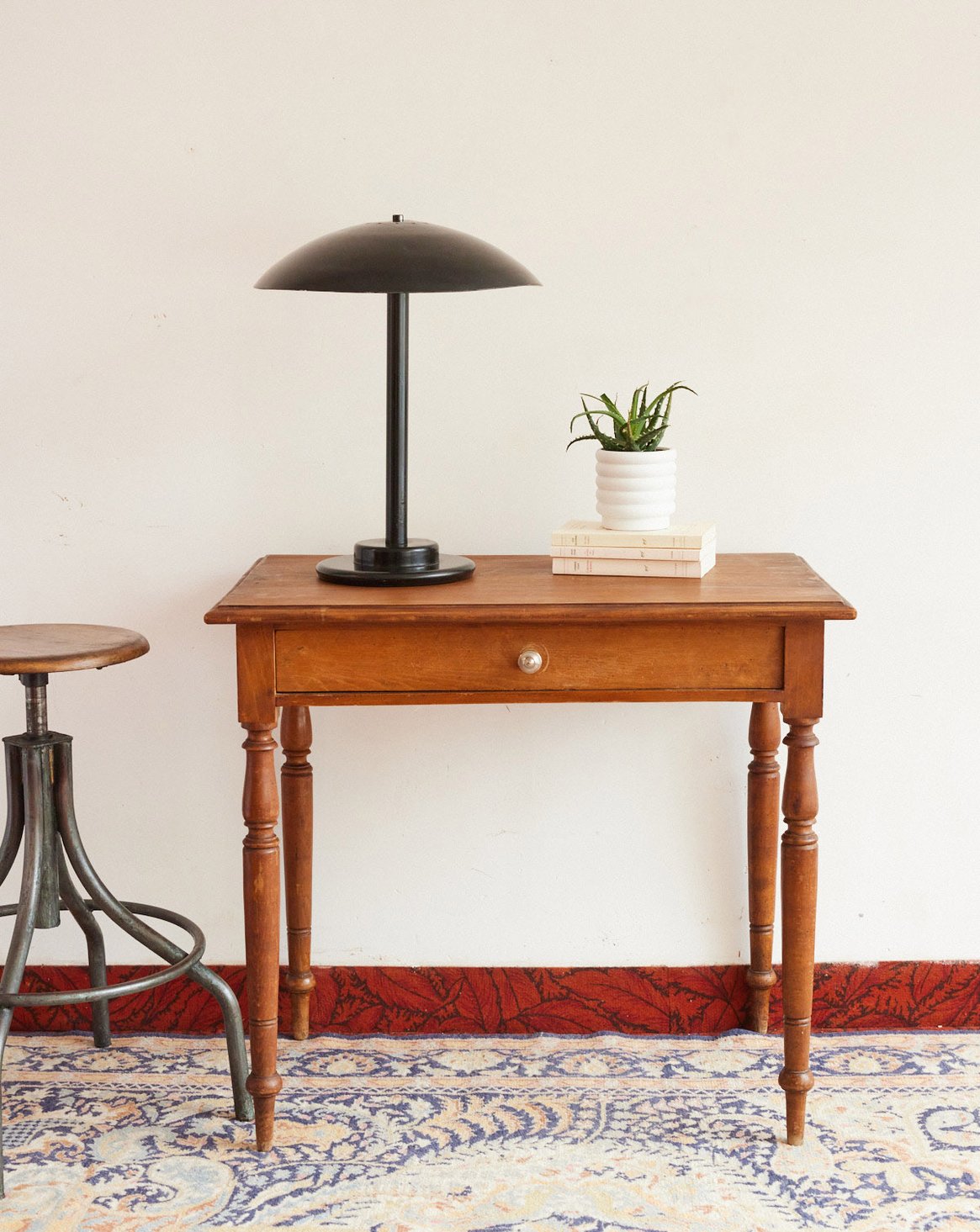 Table d'appoint en bois Francine N°1630 - Bon état, DEBONGOUT