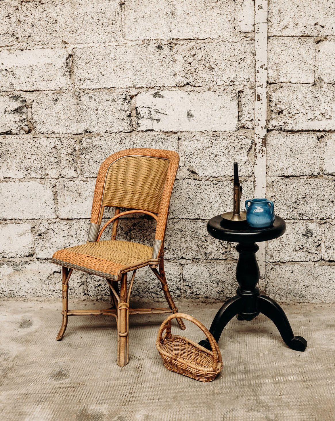 Chaise en rotin colorée Alma N°442 - Bon état, DEBONGOUT
