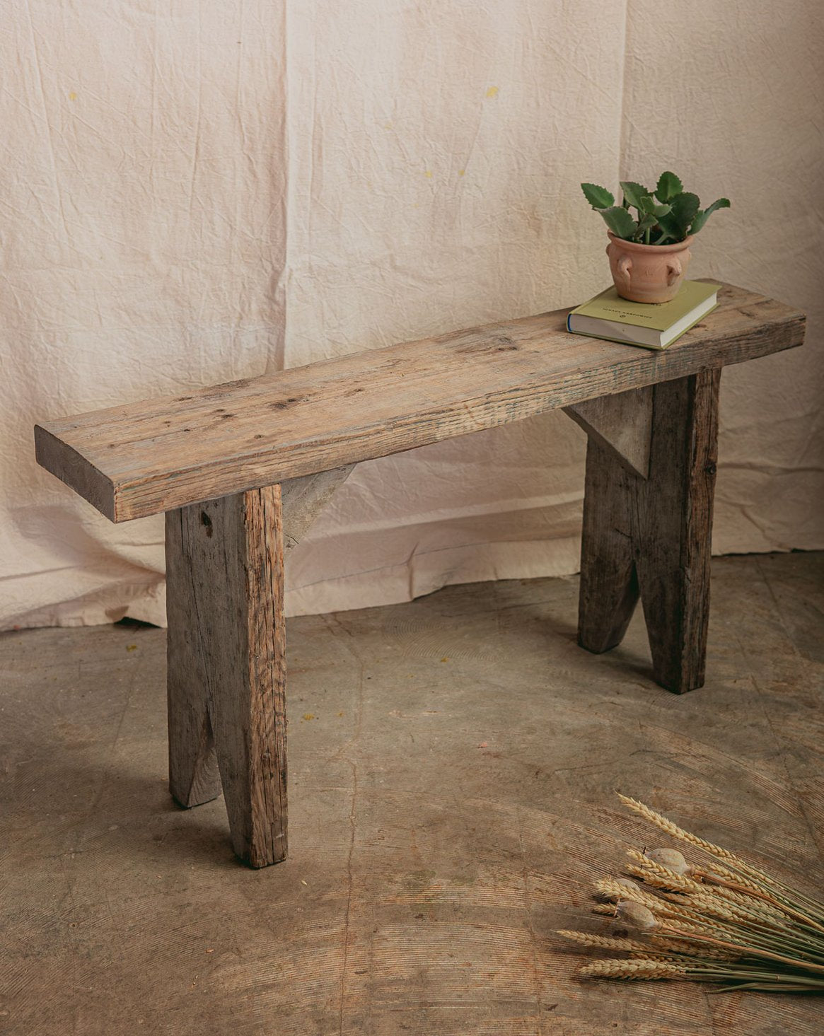 Banc de ferme en bois brut blanchi Antoine N°505 - Bon état, DEBONGOUT