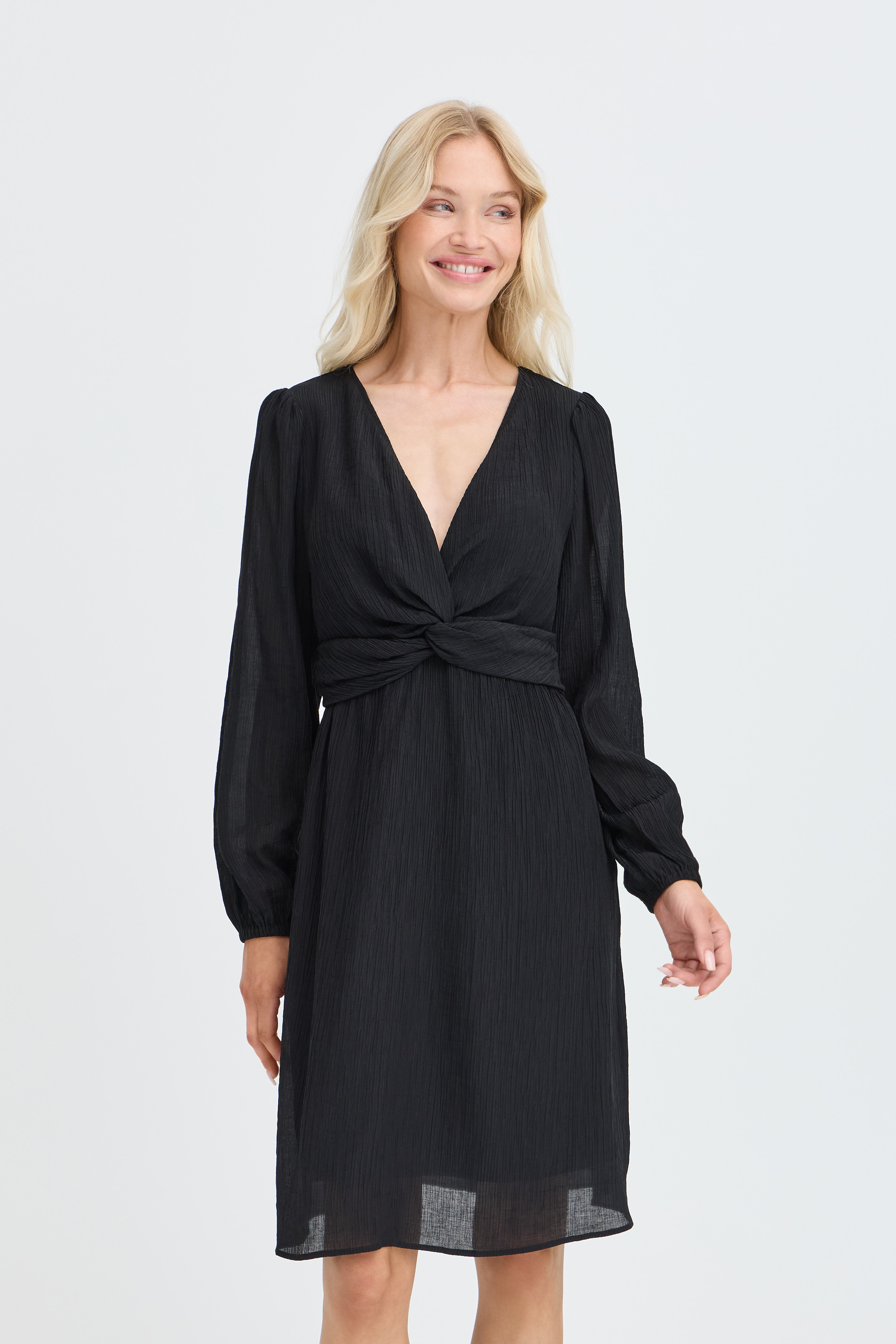 Robe, B.YOUNG