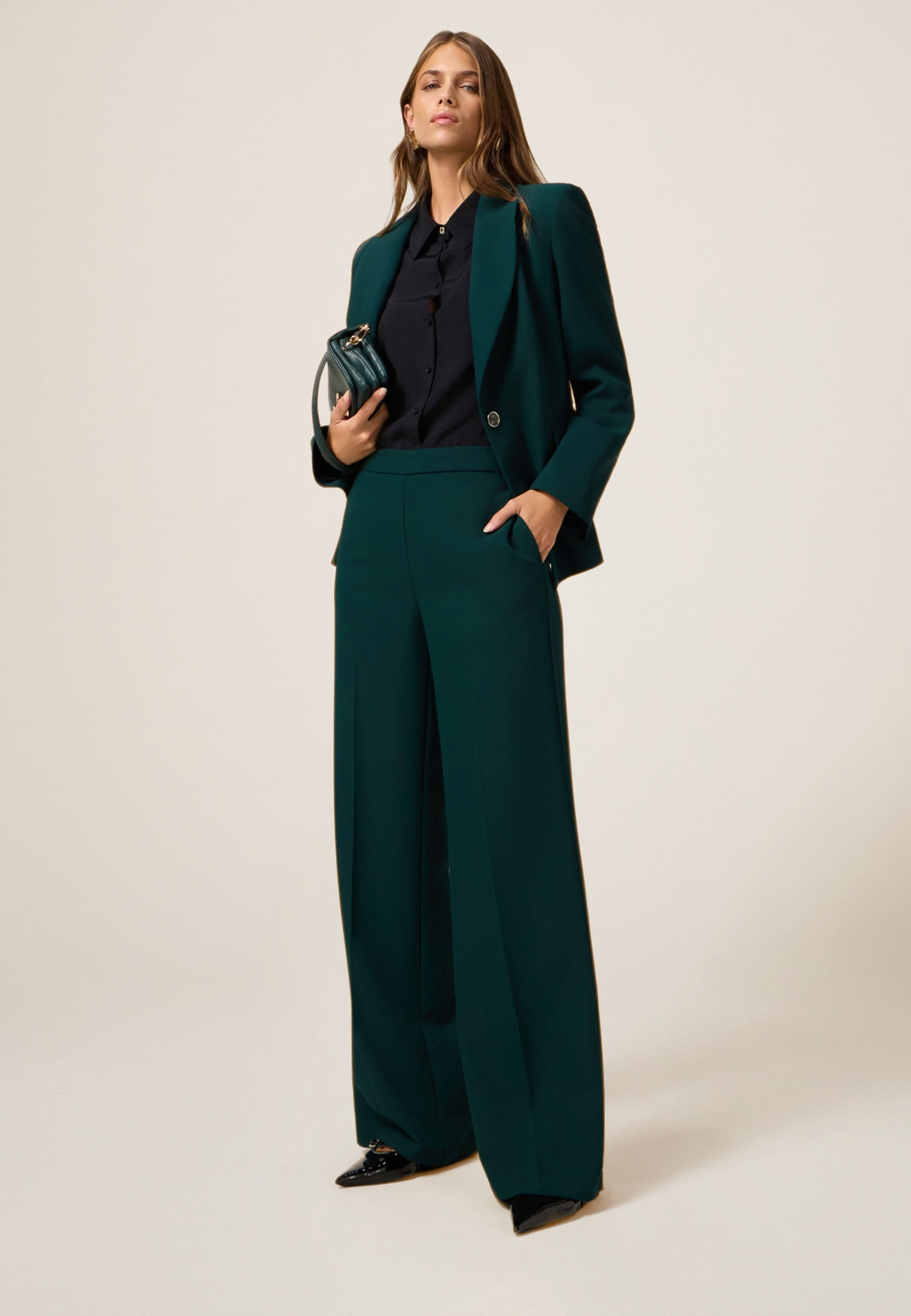 Pantalon palazzo, OLTRE
