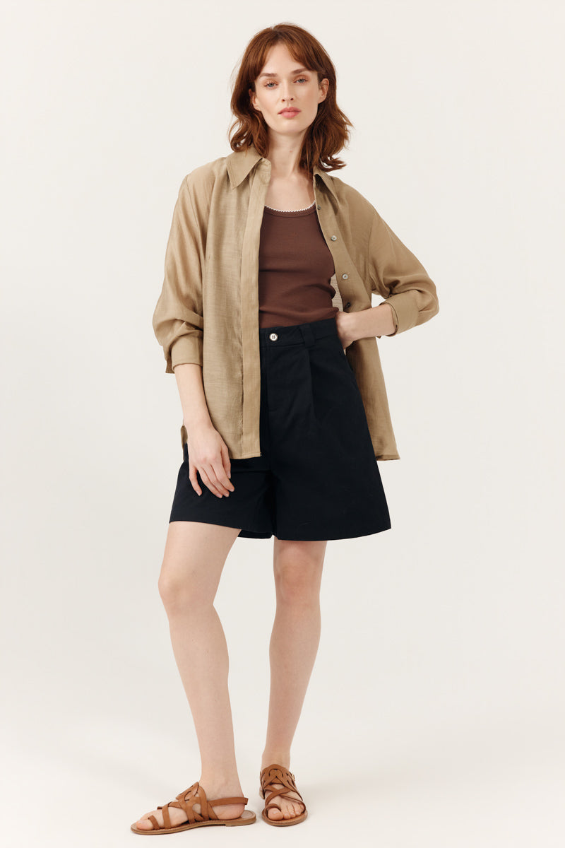 Chemise Dalezia à la coupe droite avec un grand col structuré, ARTLOVE
