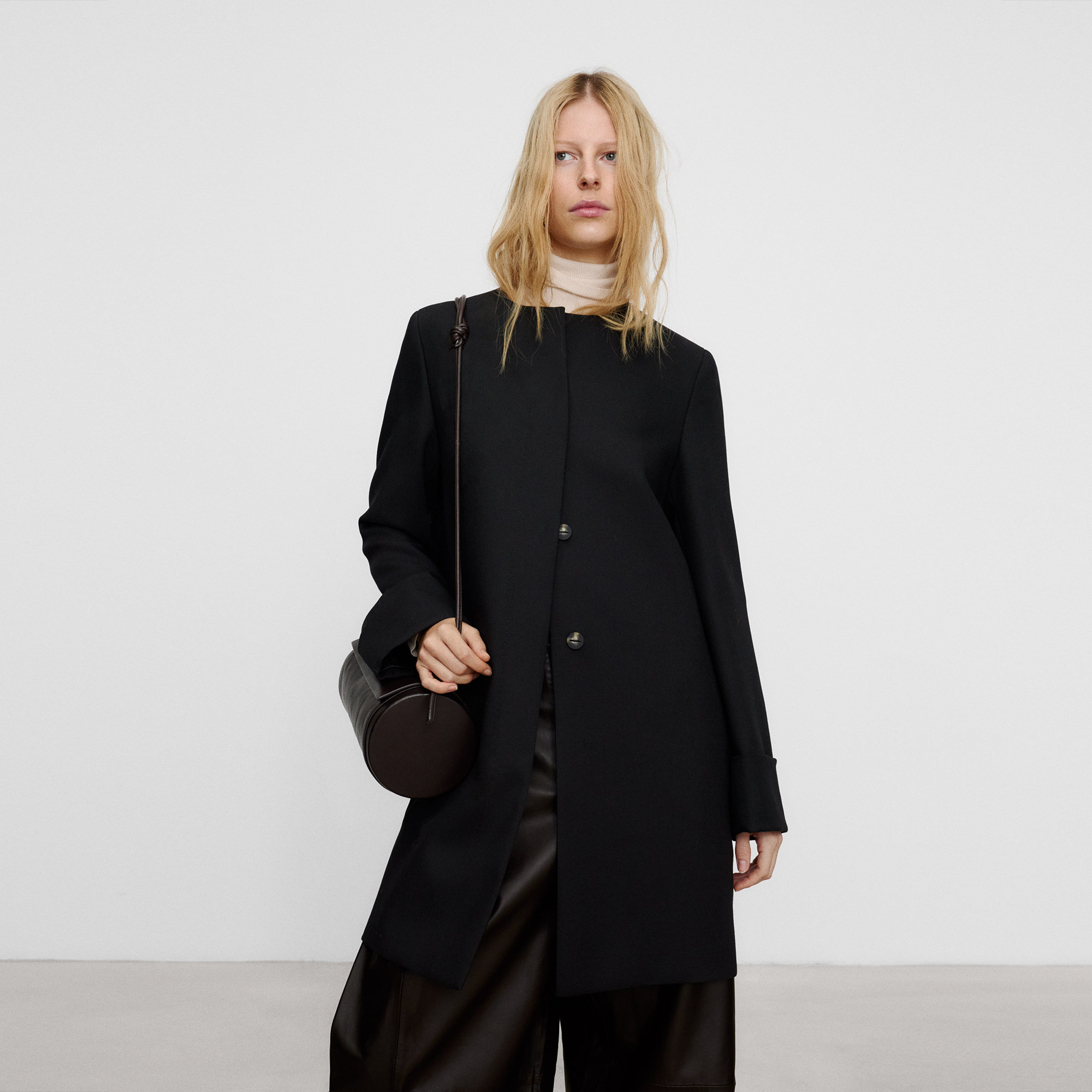 Manteau tailleur avec laine mérinos à col rond, ADOLFO DOMINGUEZ