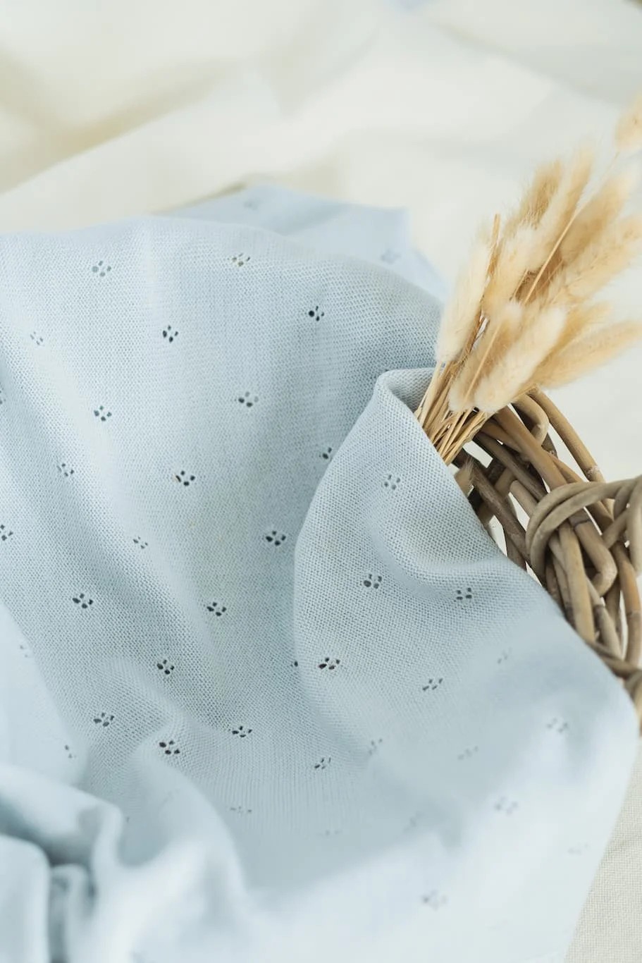 Couverture bébé mailles ajourées, LA MANUFACTURE DE LAYETTE