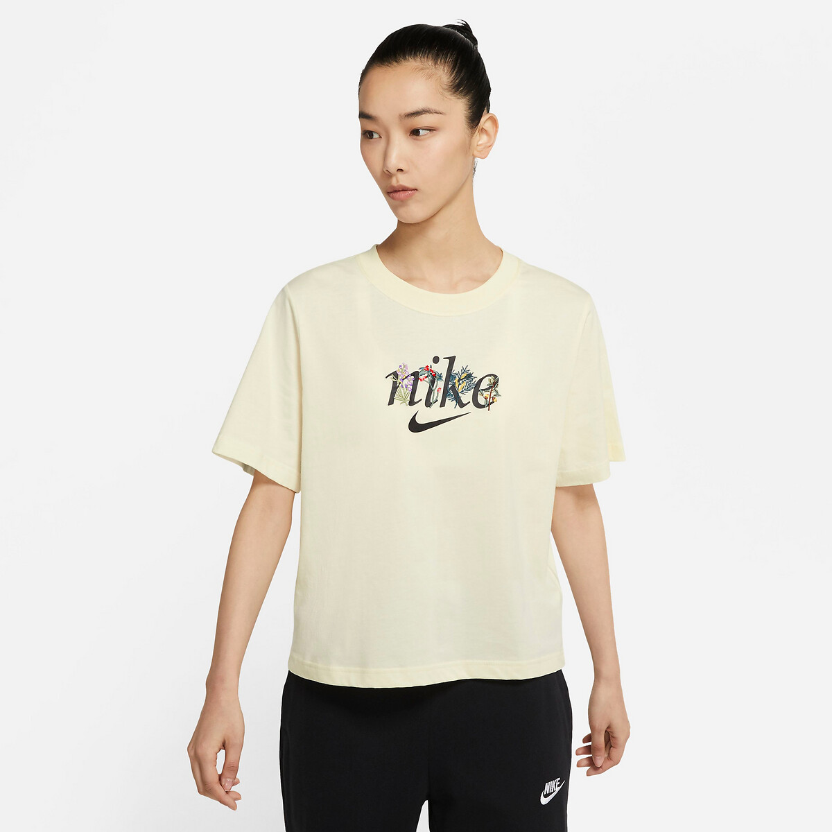 T-shirt sportswear, mangas curtas e gola redonda