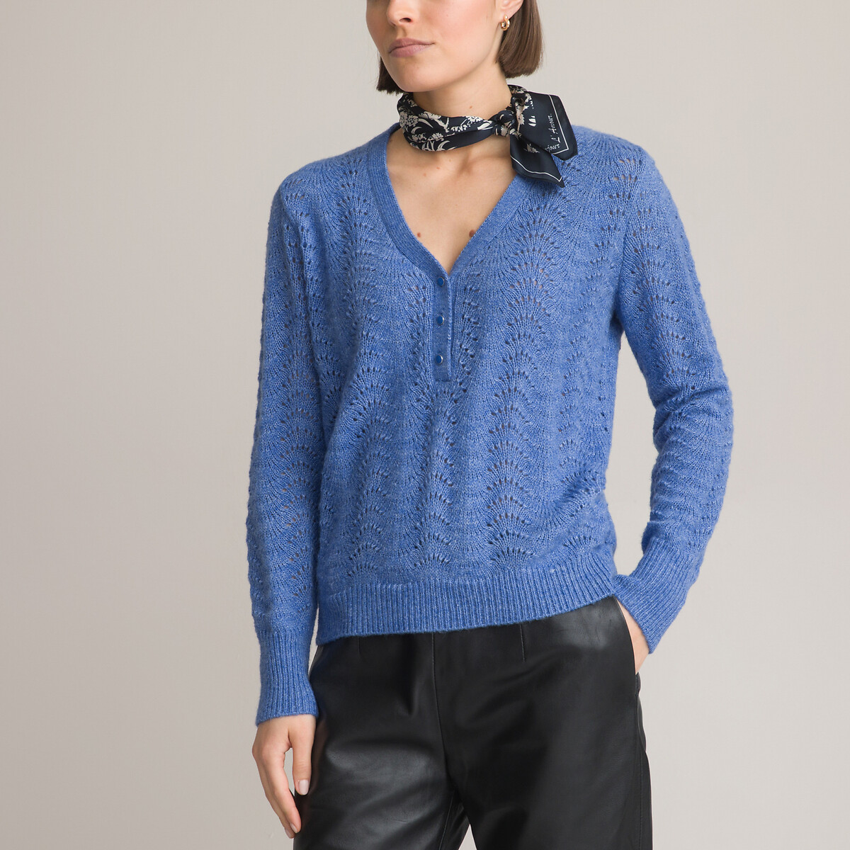 Пуловер с V-образным вырезом из тонкого ажурного трикотажа 50/52 (FR) - 56/58 (RUS) синий пуловер с круглым вырезом из тонкого ажурного трикотажа 46 48 fr 52 54 rus желтый