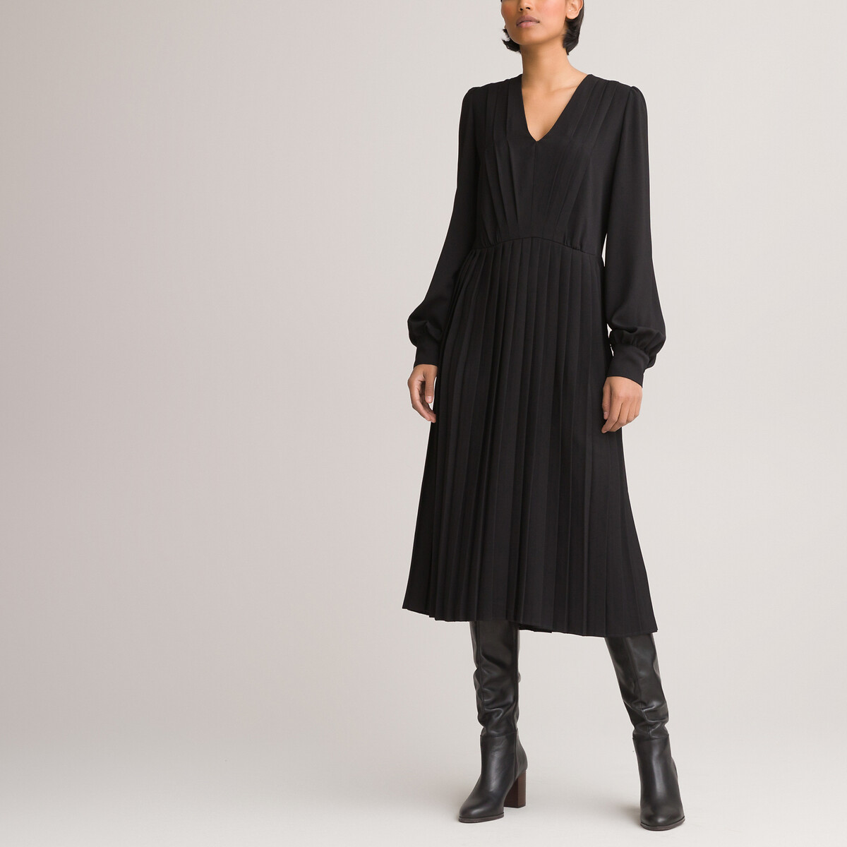 Платье LaRedoute С плиссировкой и V-образным вырезом длинные рукава с напуском 44 черный, размер 44 - фото 2