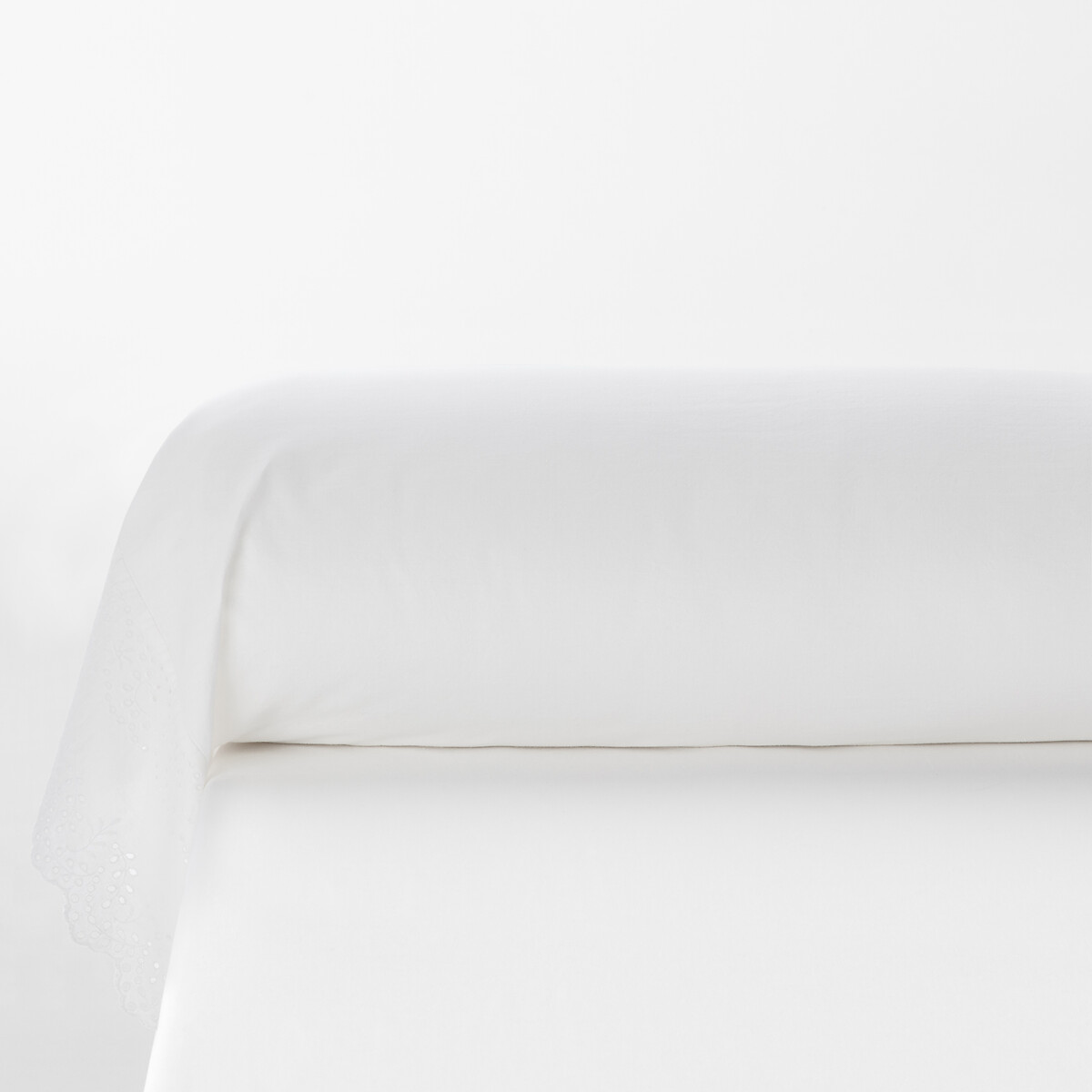 Наволочка На подушку-валик из осветленного хлопка Listrado 85 x 185 см белый