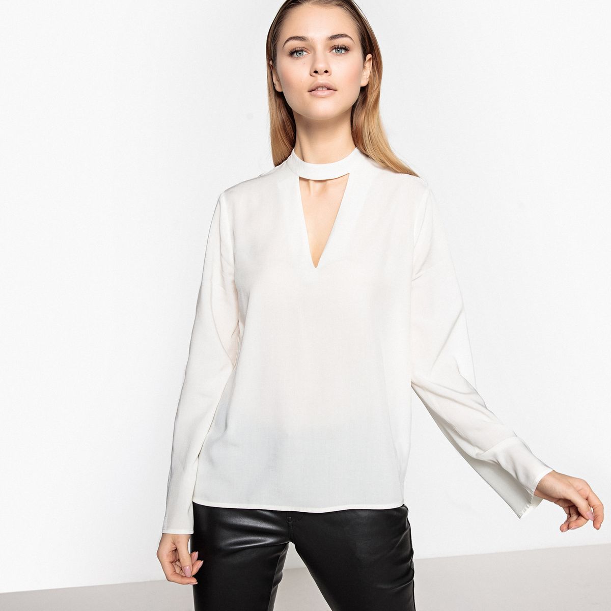 Blouse col chocker, manches longues