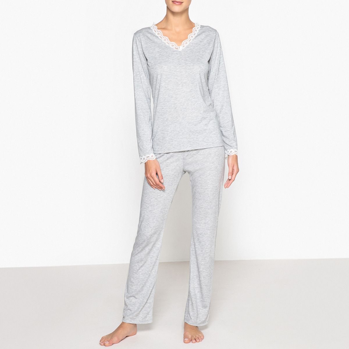 Pyjama, détails dentelle