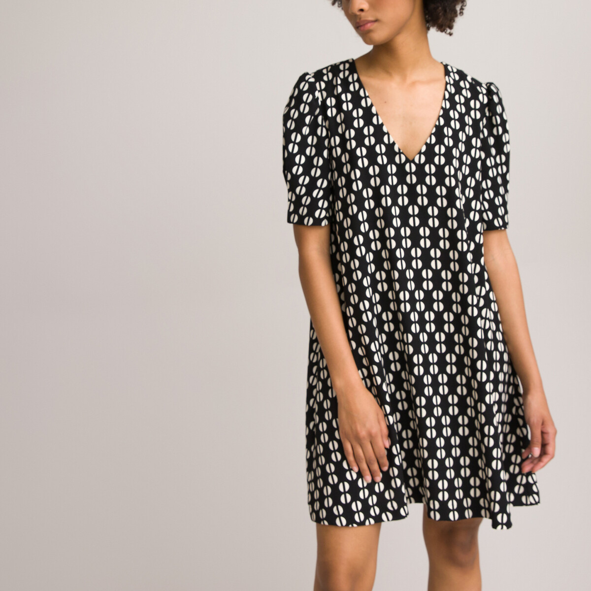 Платье LA REDOUTE COLLECTIONS Платье Свободного покроя с V-образным вырезом с графическим принтом 56 черный, размер 56 - фото 1