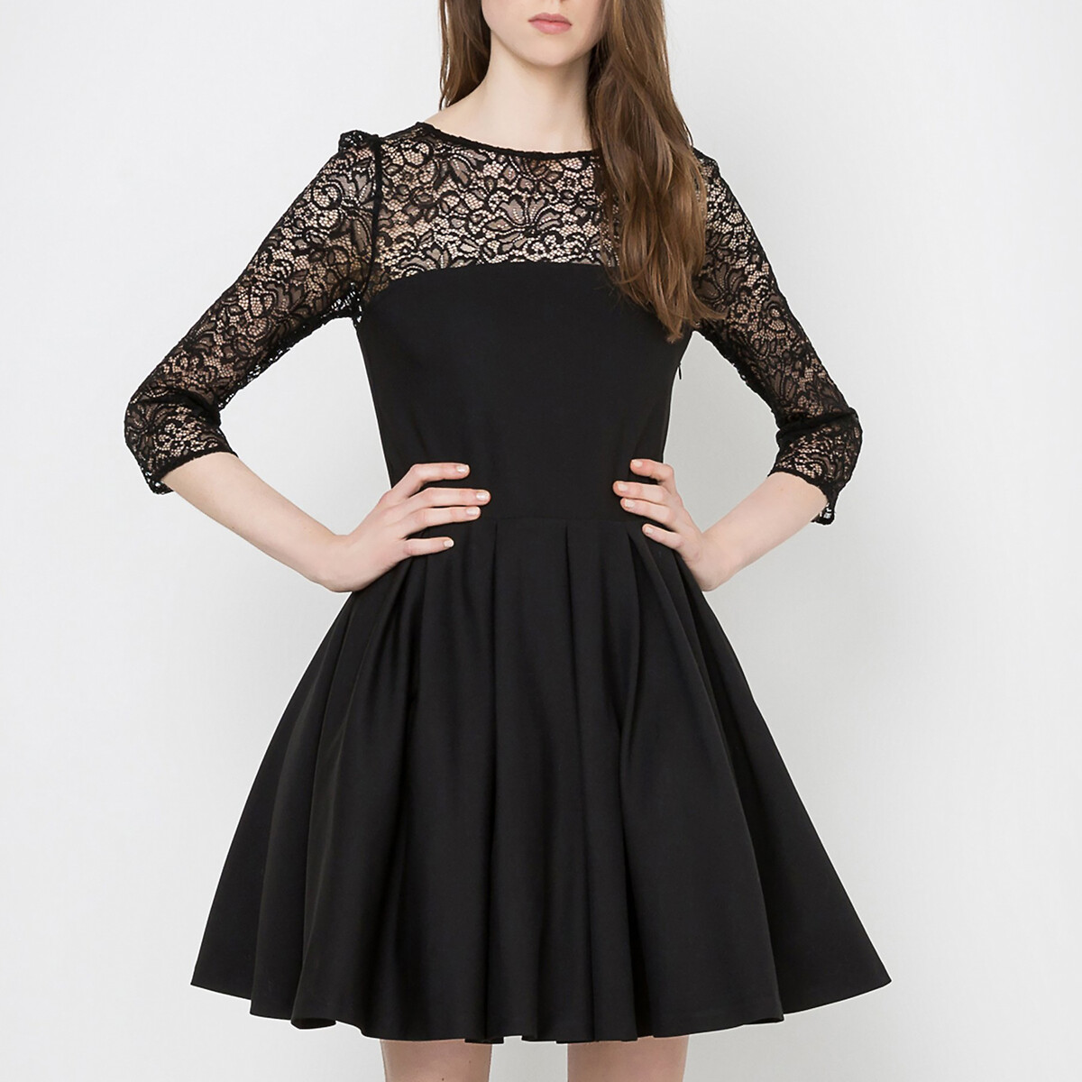 цена Платье расклешенное с нижней юбкой и спинкой из кружева 42 черный